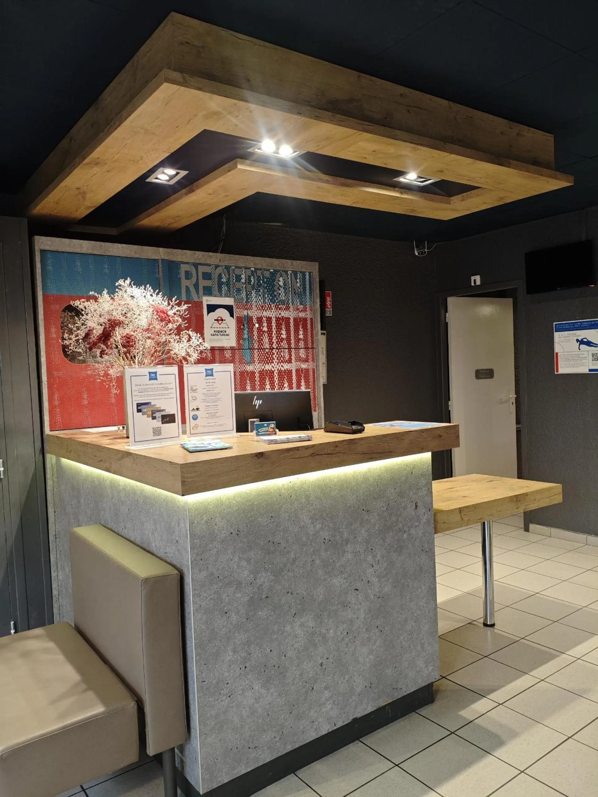 Lobby or reception in Ibis budget Périgueux