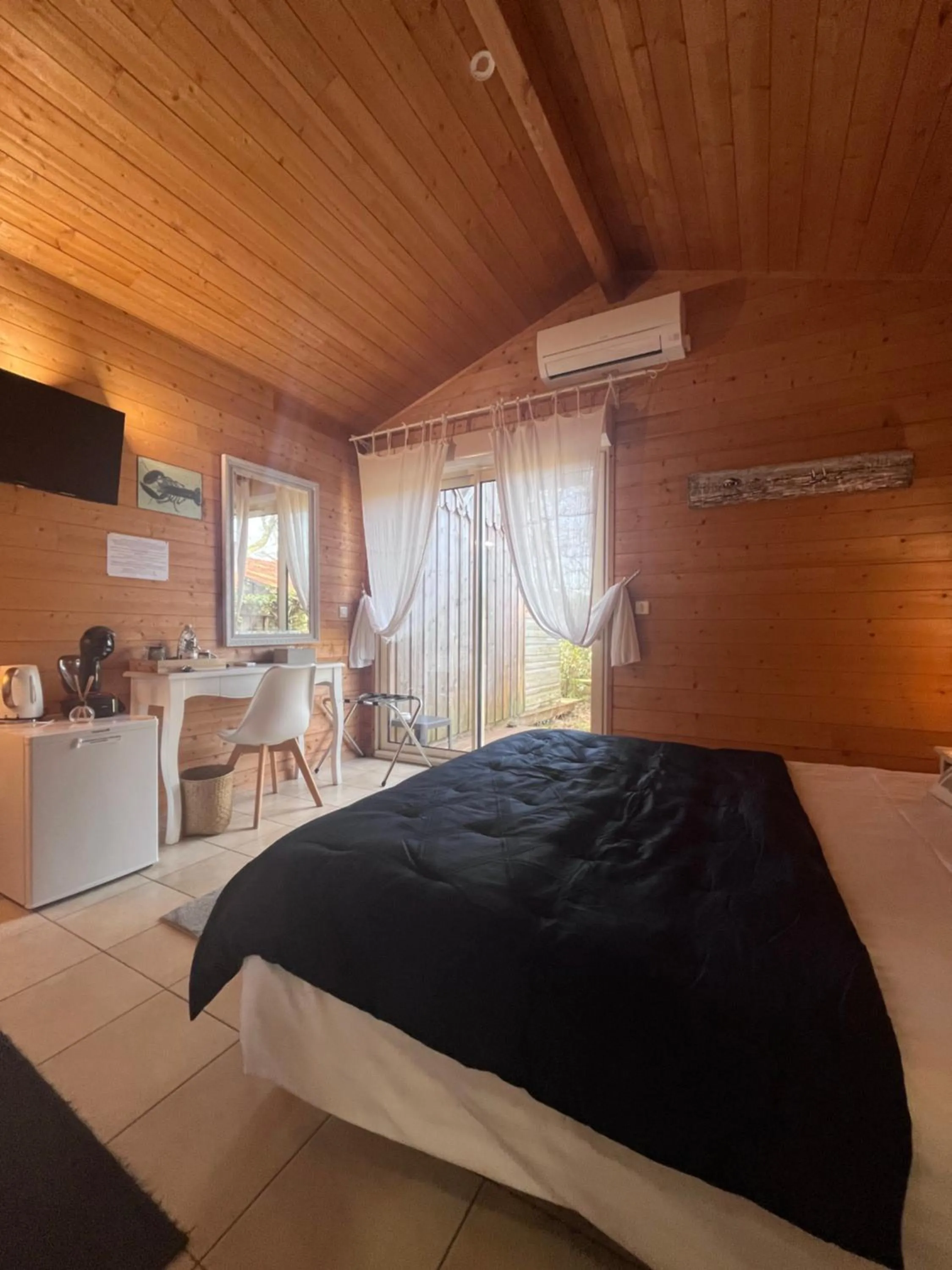 Bed in La Villa Herbert Maison d'hôtes à Andernos