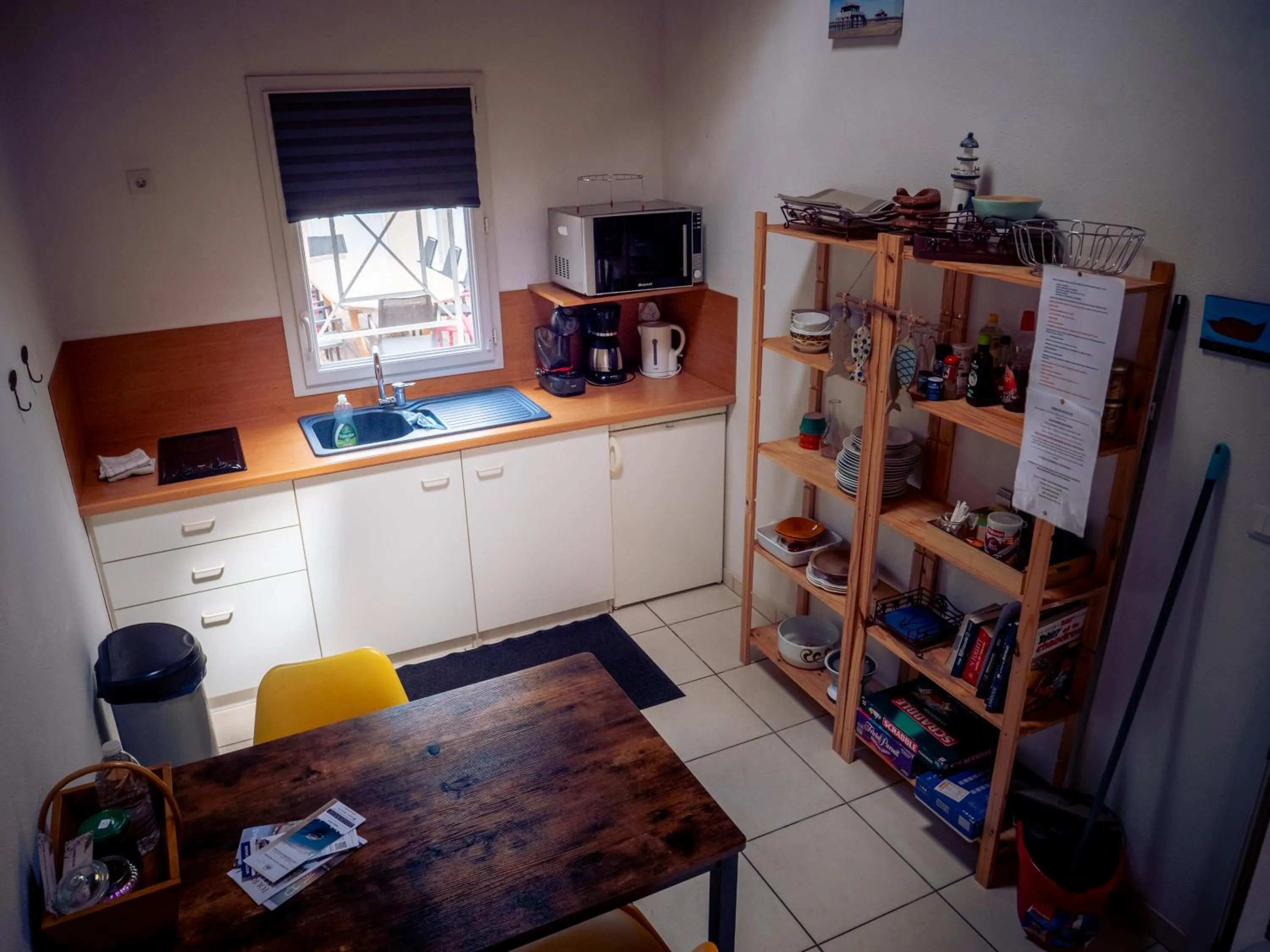 Kitchen or kitchenette in La Villa Herbert Maison d'hôtes à Andernos