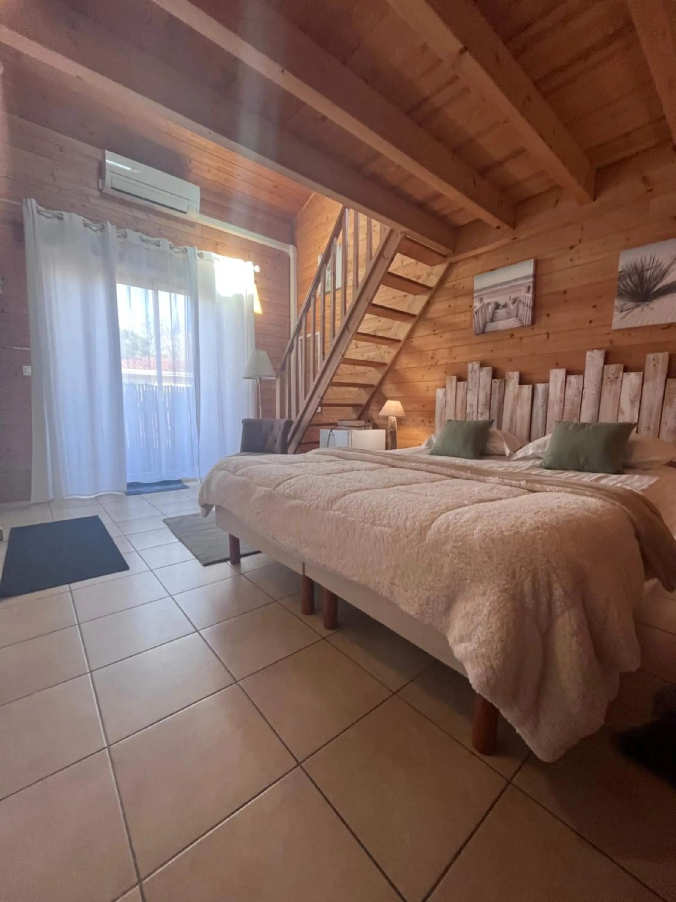 Bed in La Villa Herbert Maison d'hôtes à Andernos