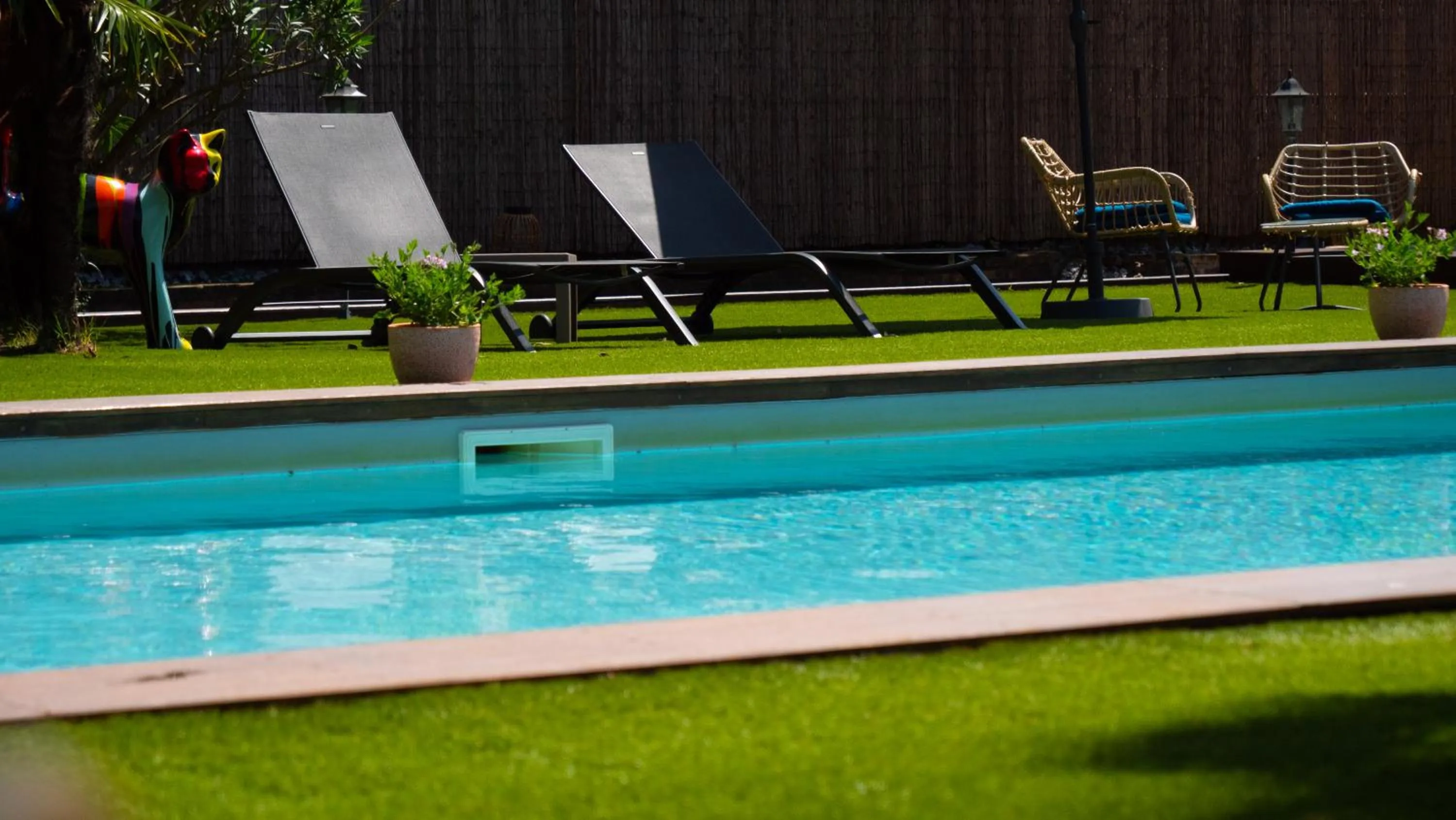 Swimming pool in La Villa Herbert Maison d'hôtes à Andernos