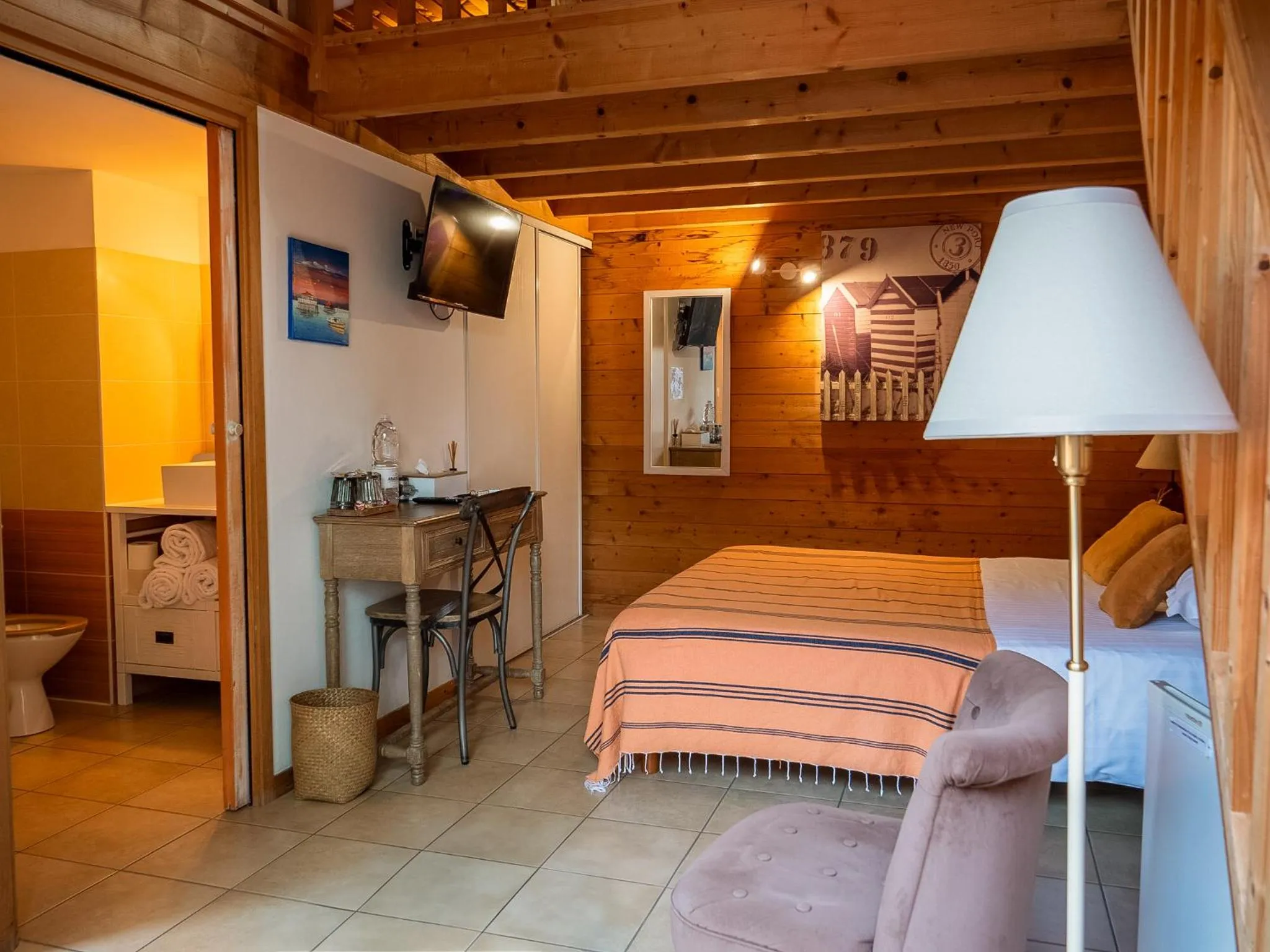 Bed in La Villa Herbert Maison d'hôtes à Andernos