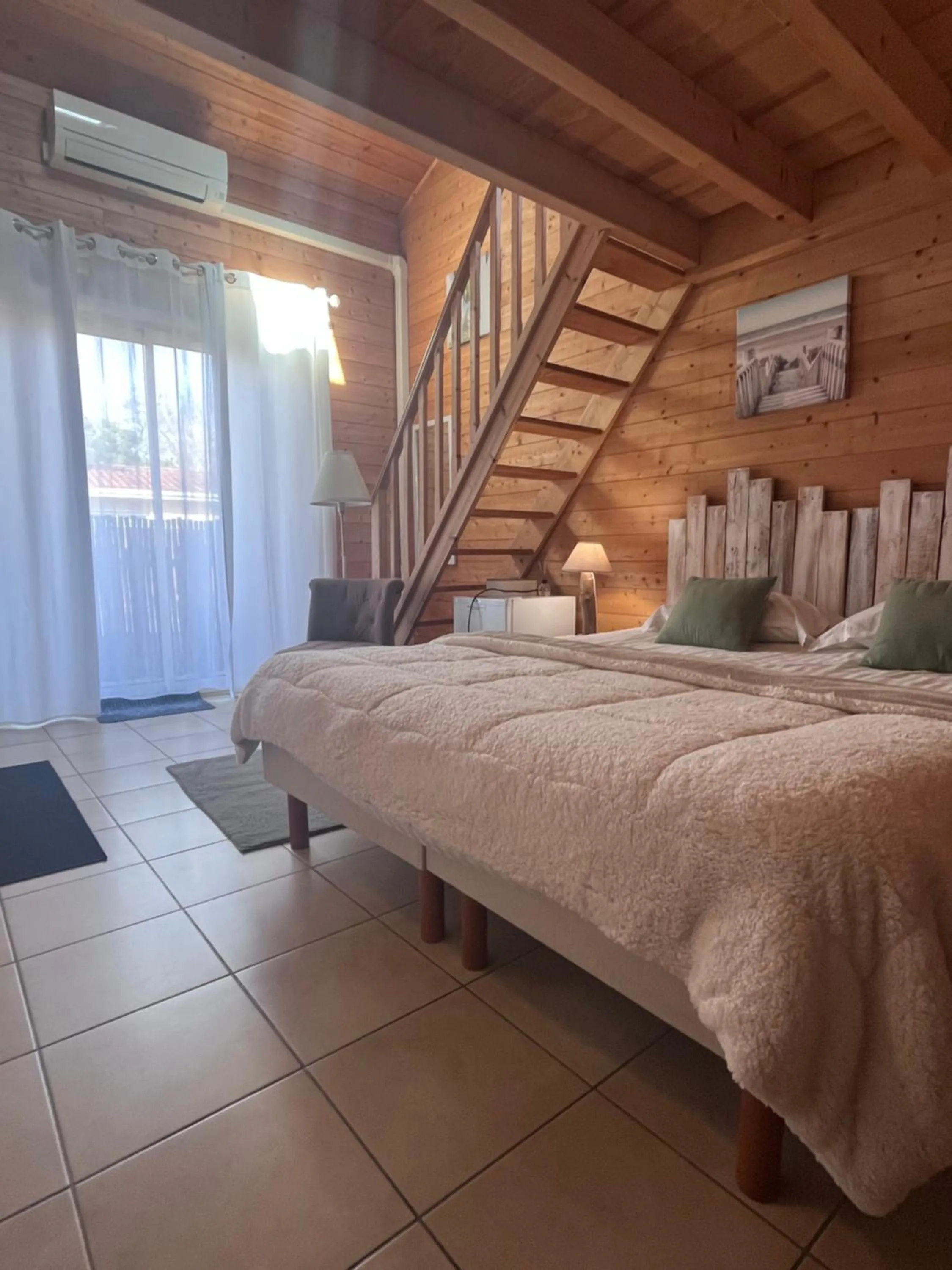 Bed in La Villa Herbert Maison d'hôtes à Andernos