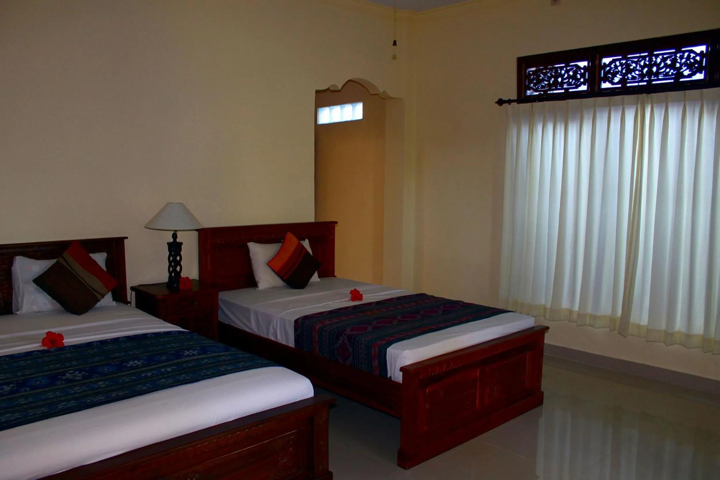 Bedroom, Bed in Swan Inn