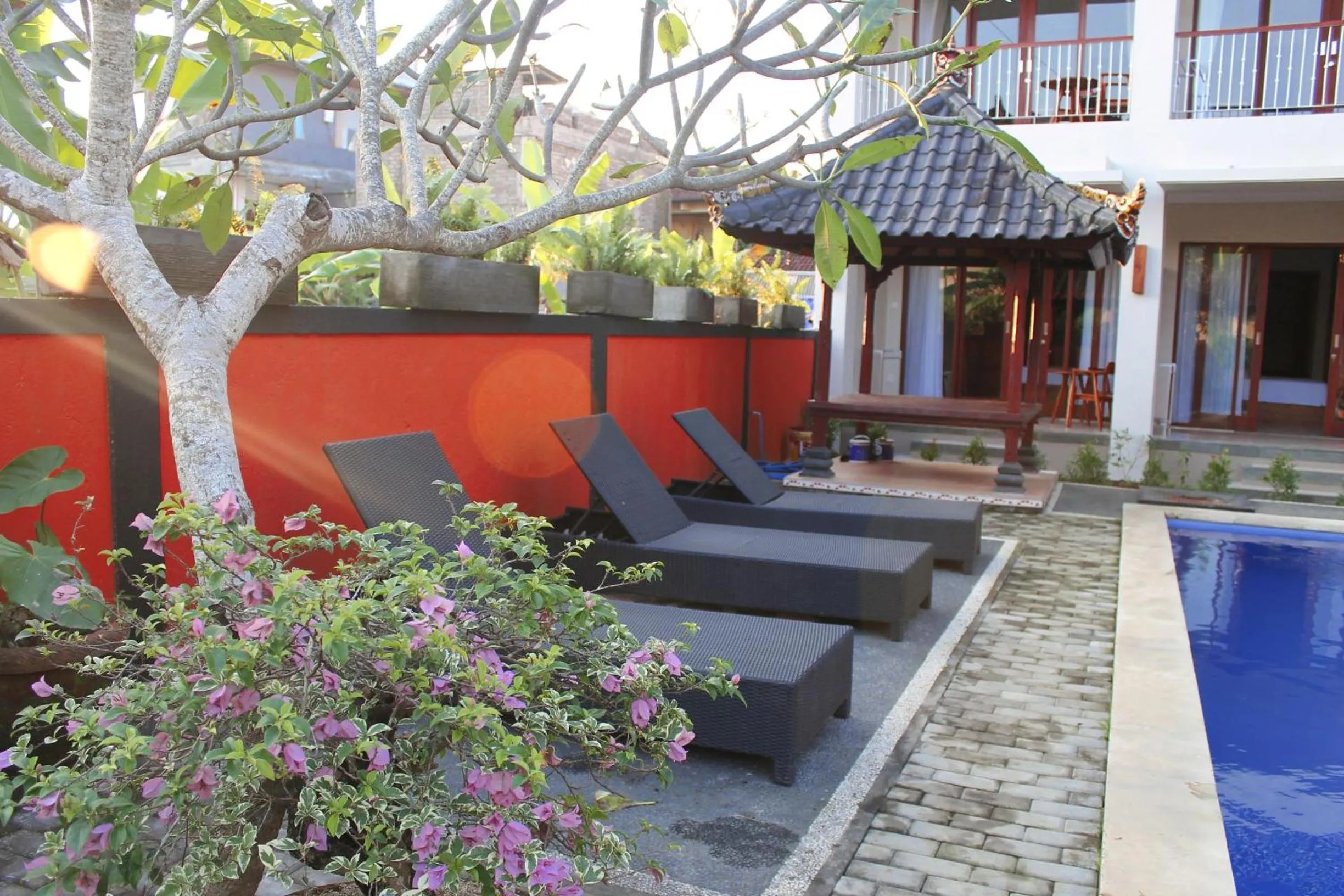 Swimming pool in Swan Inn