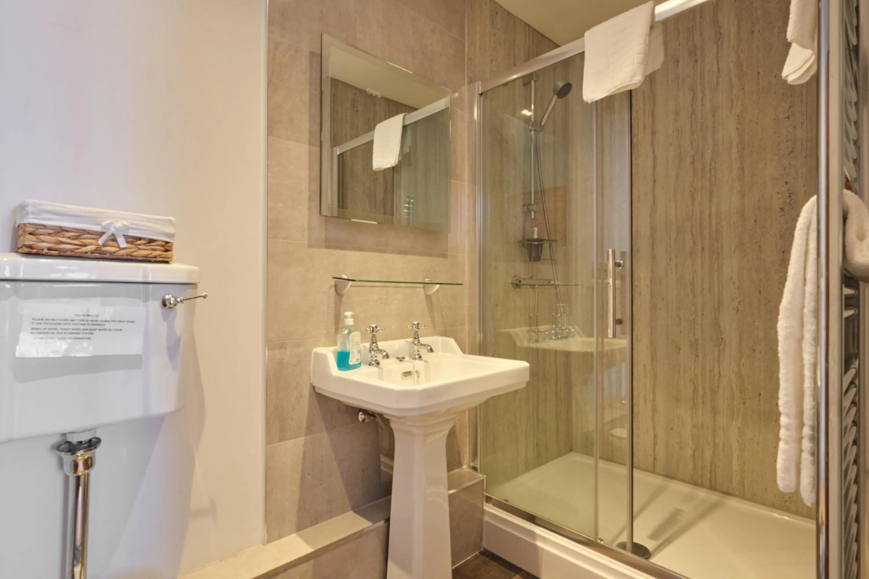 Bathroom in Kings Park Hotel