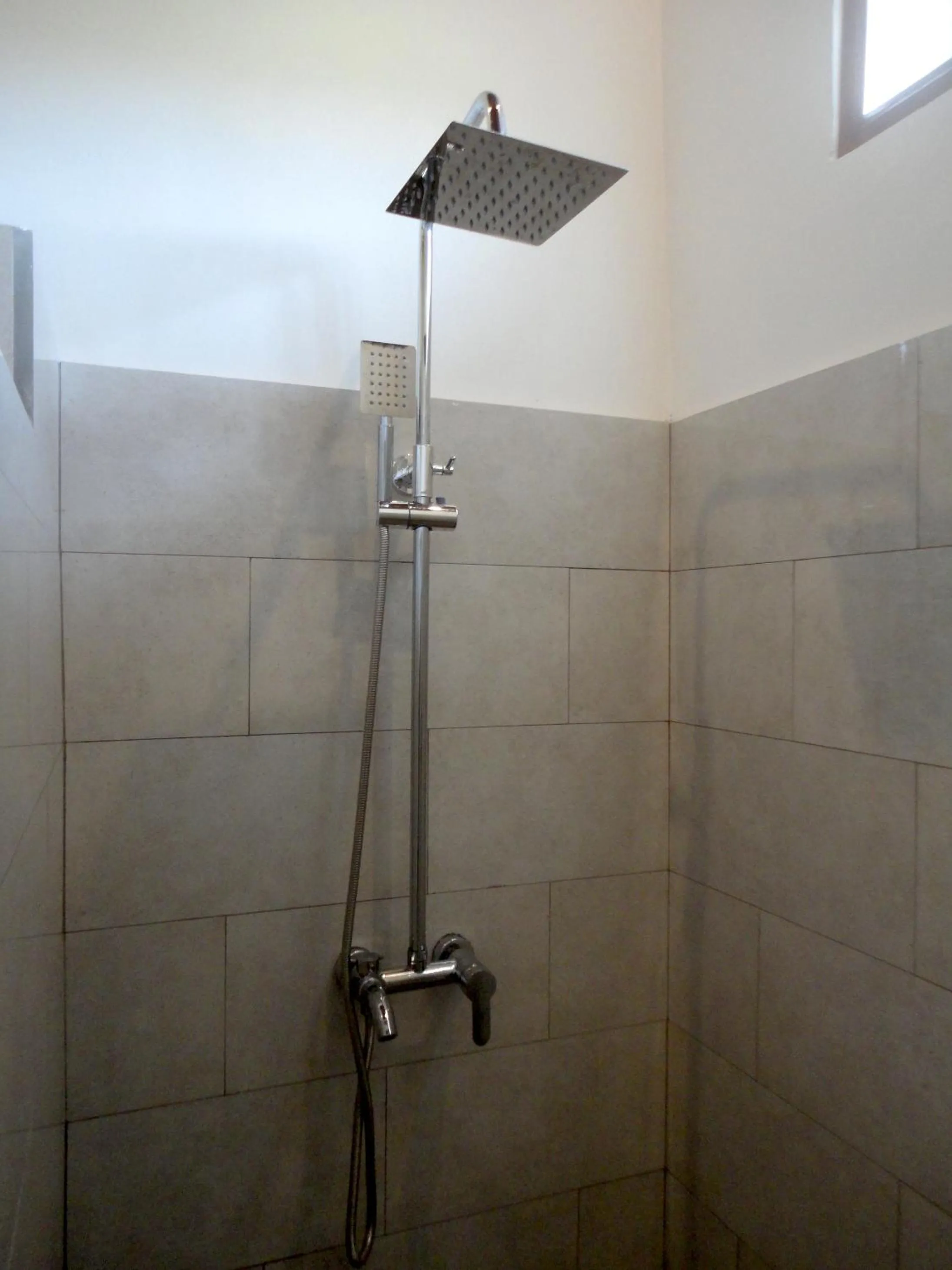 Shower in Paraiso Cottage Ubud