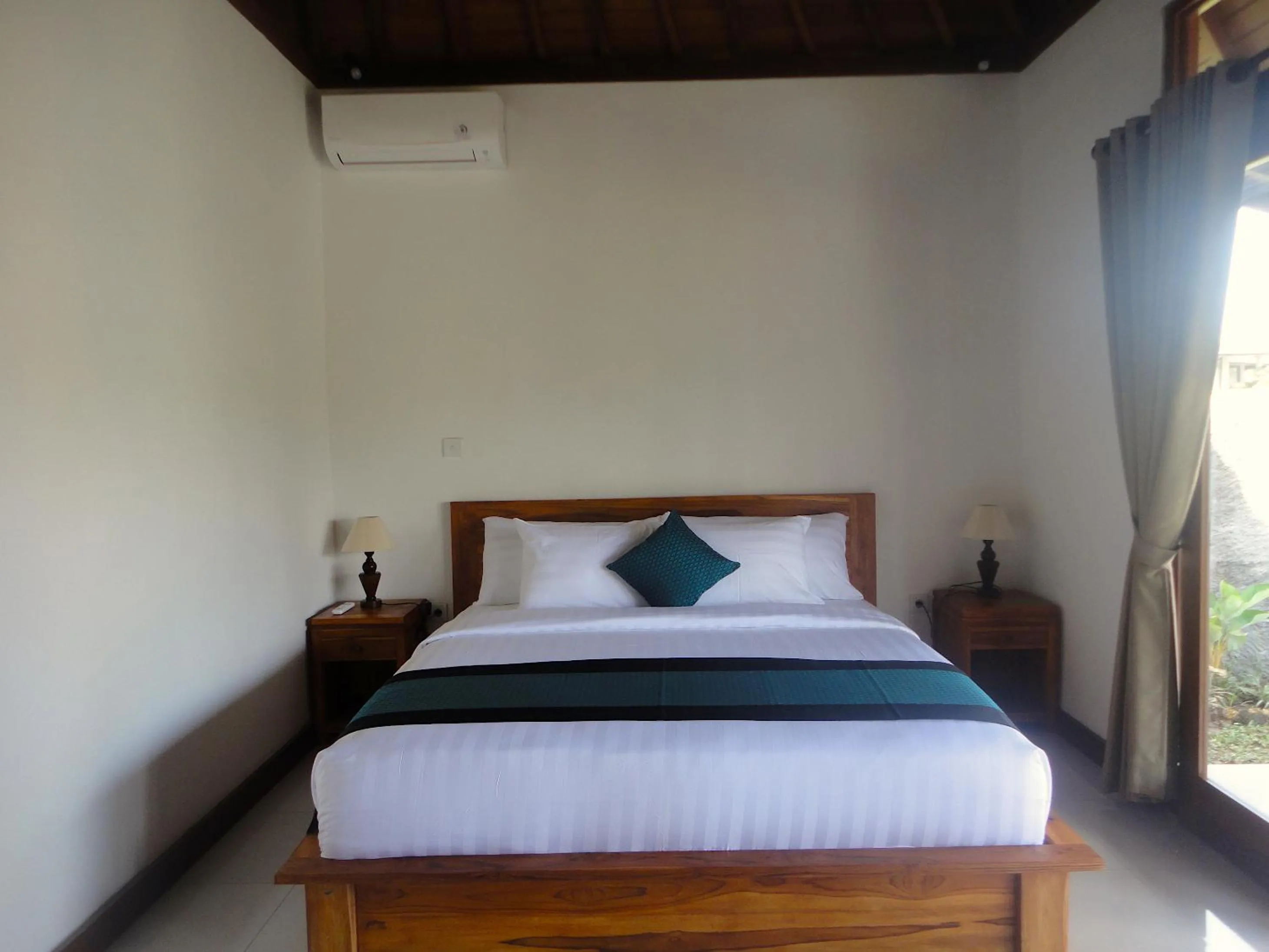 Bed in Paraiso Cottage Ubud