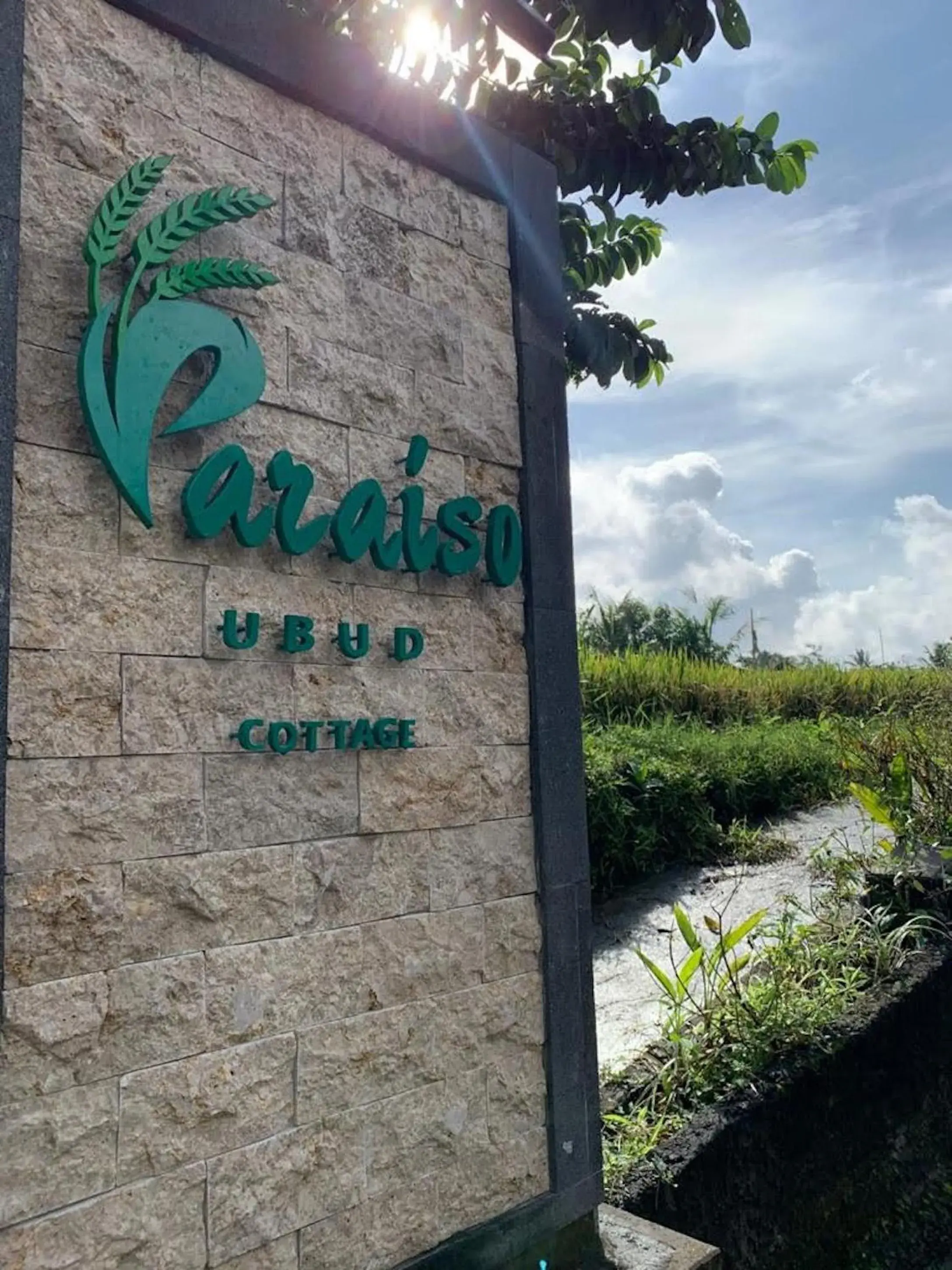 Facade/entrance in Paraiso Cottage Ubud Facade/entrance in Paraiso Cottage Ubud