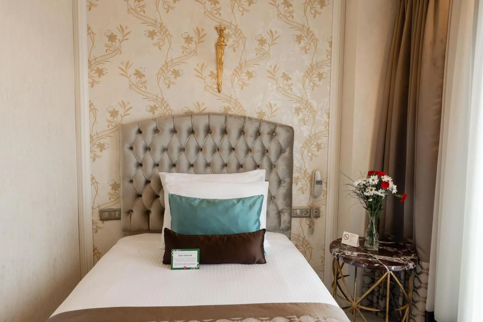 Photo of the whole room, Bed in Hotel The Pera Hill