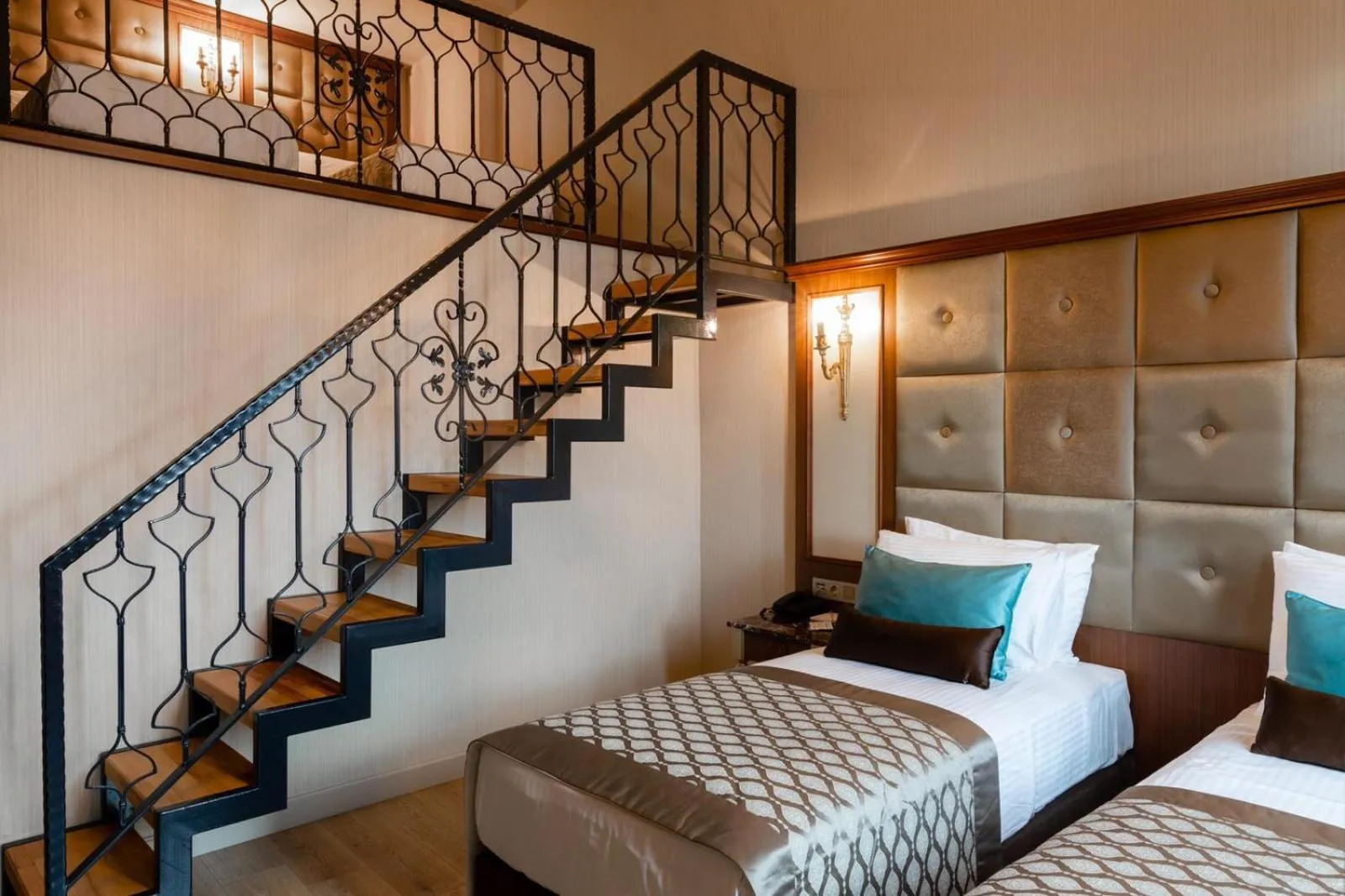 Living room, Bed in Hotel The Pera Hill