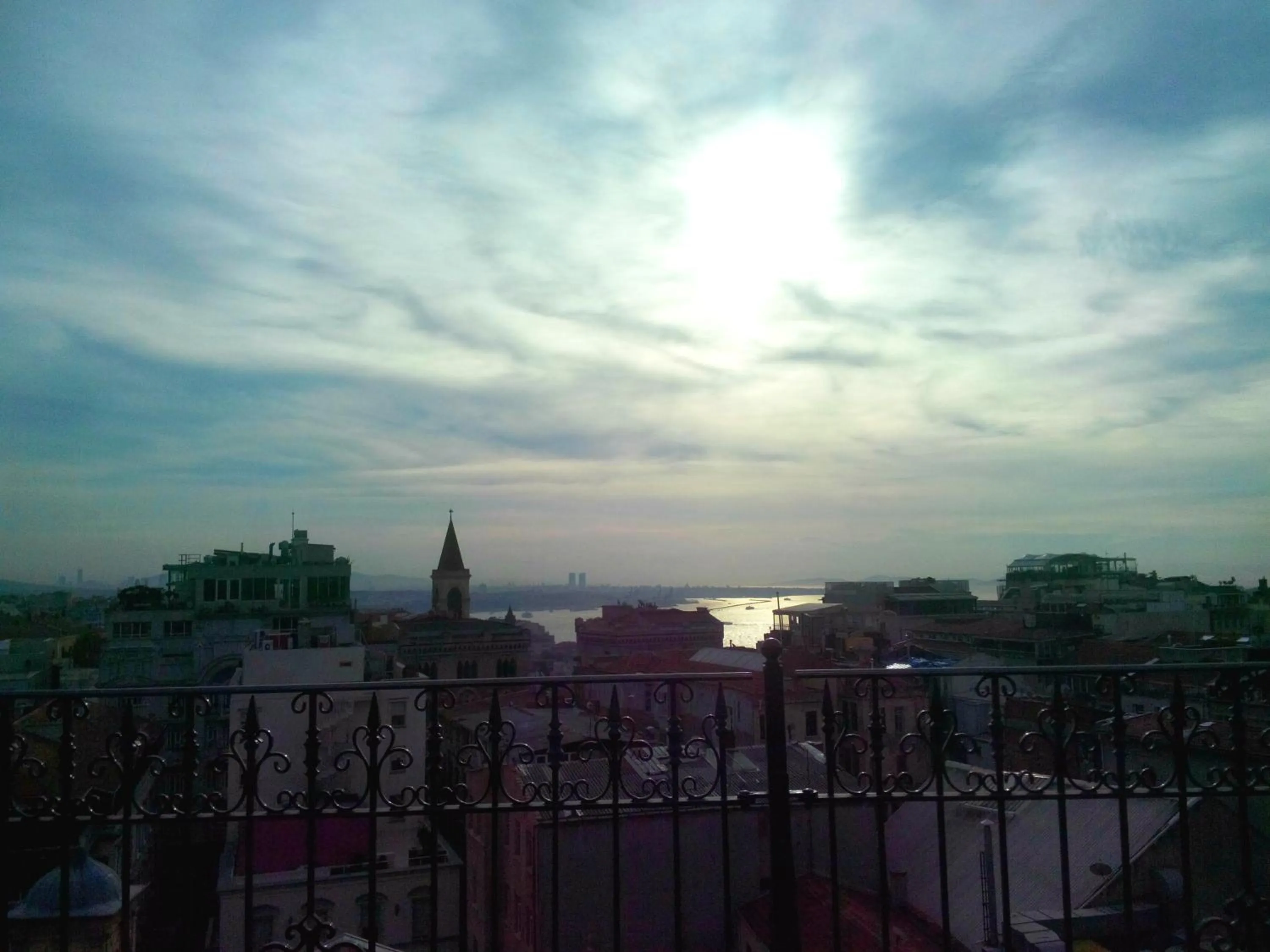 Restaurant/places to eat in Hotel The Pera Hill