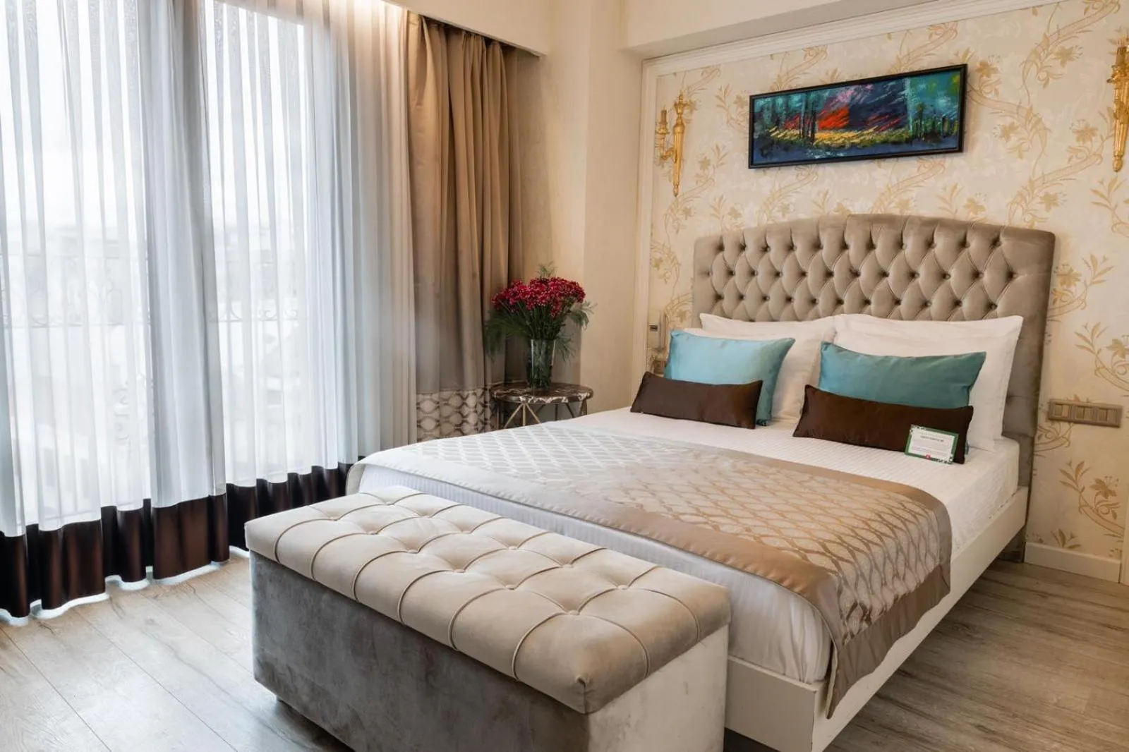 Bathroom, Bed in Hotel The Pera Hill