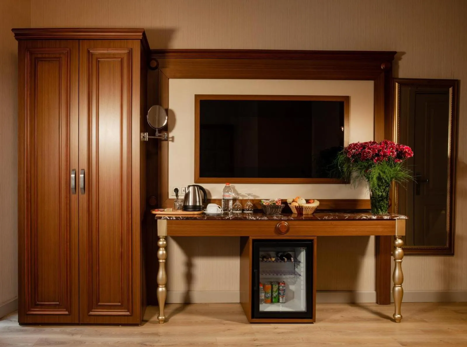 Communal lounge/ TV room in Hotel The Pera Hill