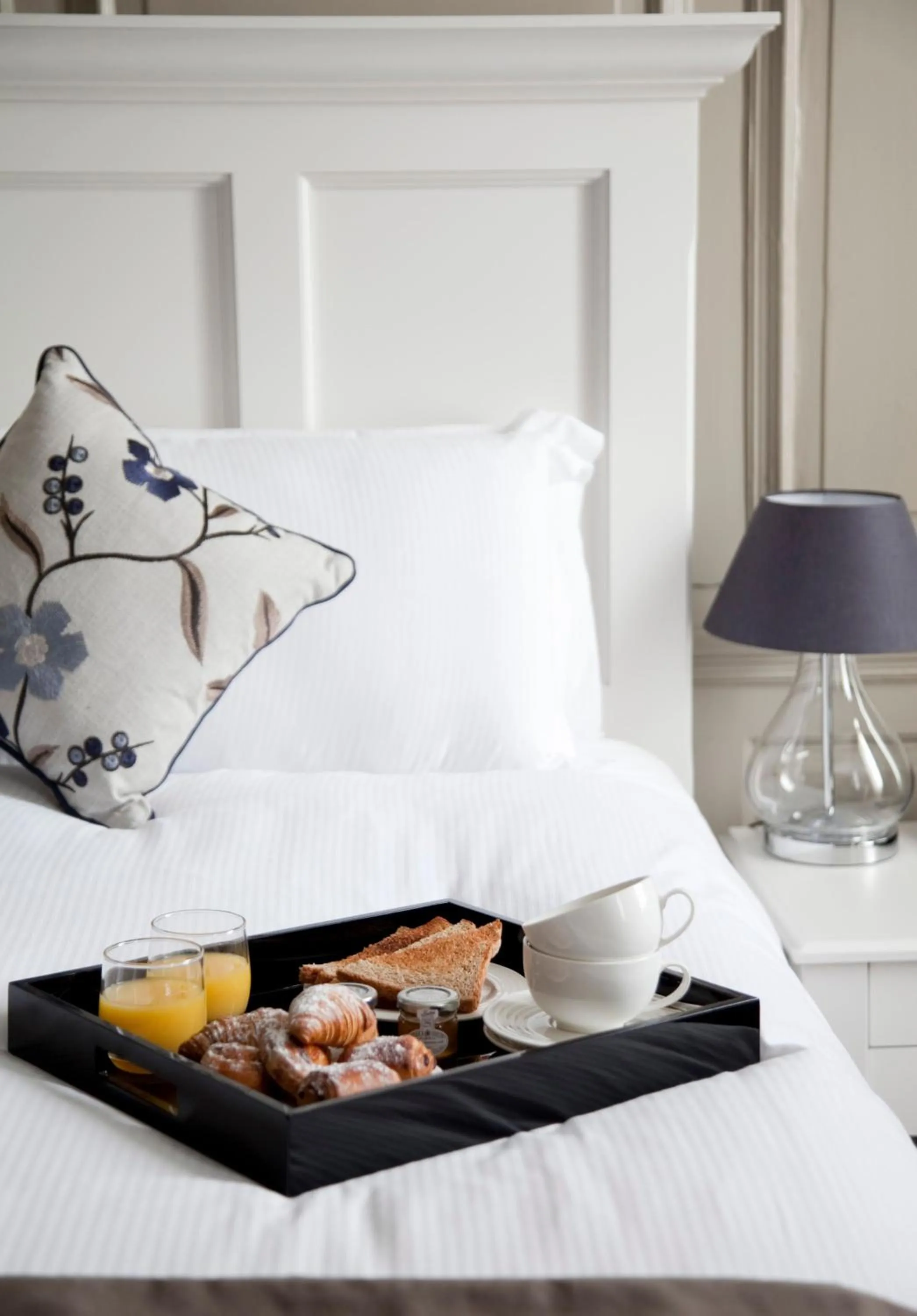 Bed in Vanbrugh House Hotel