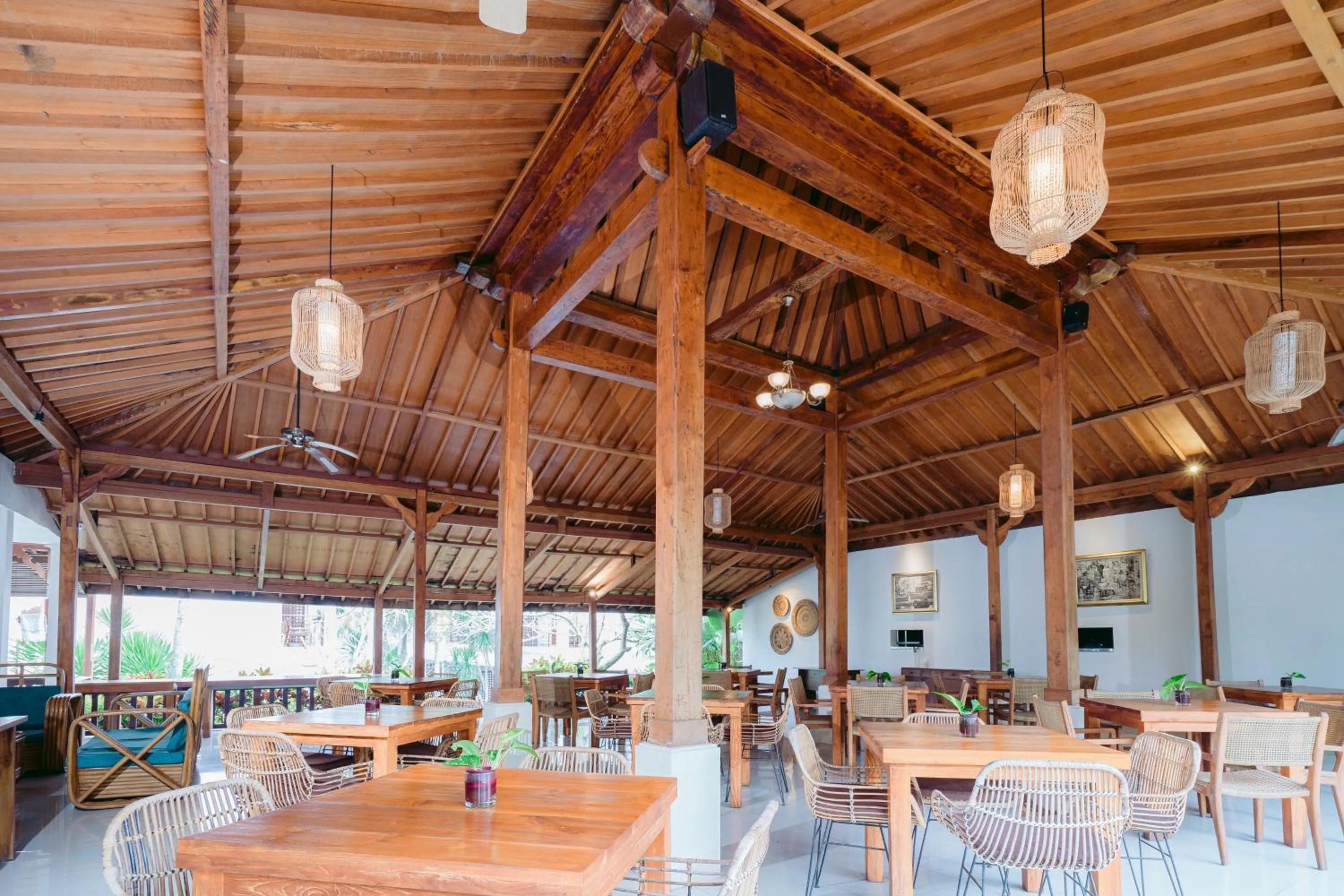 Restaurant/places to eat in Pertiwi Bisma 1