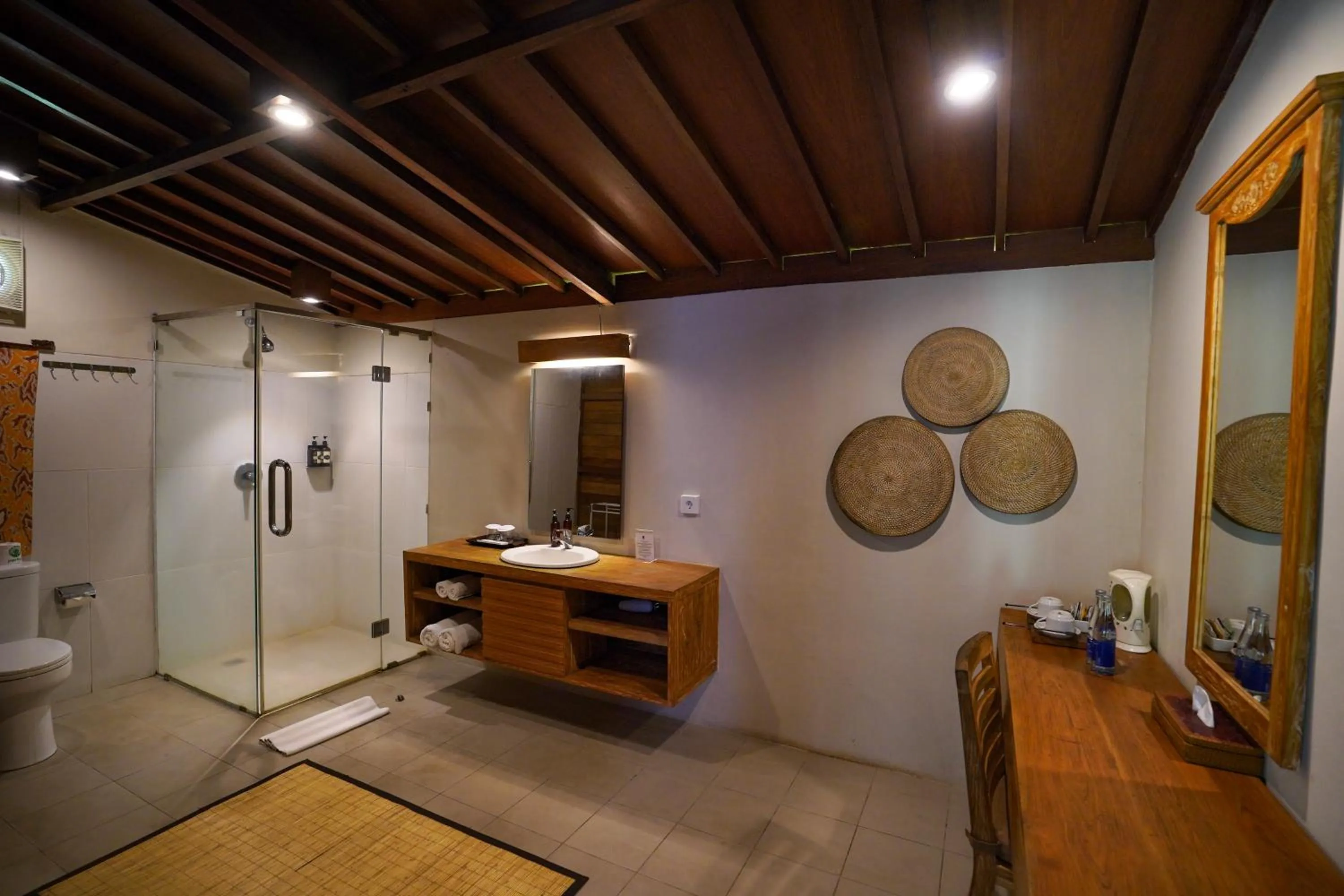 Shower in Pertiwi Bisma 1