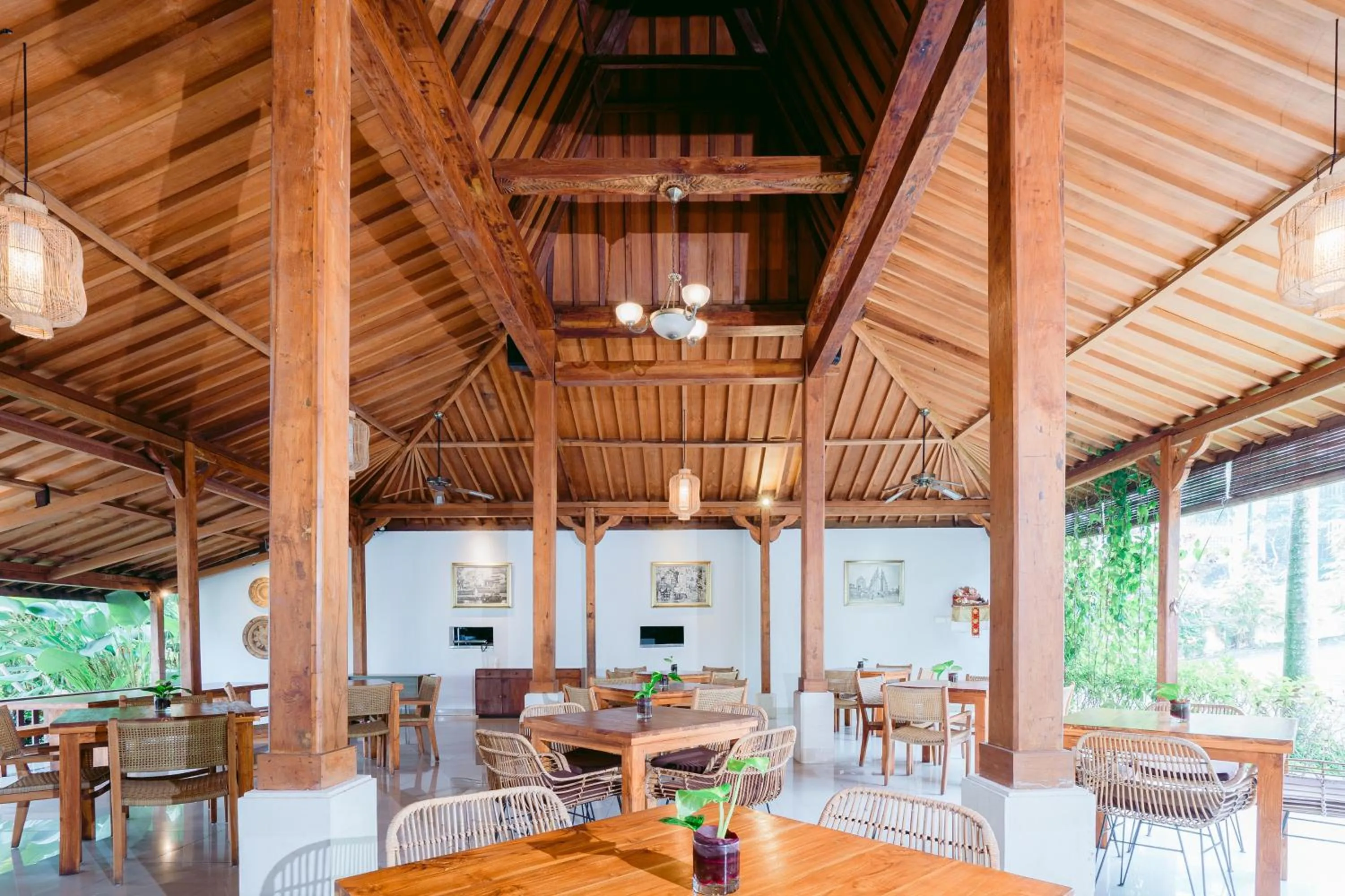 Restaurant/places to eat in Pertiwi Bisma 1