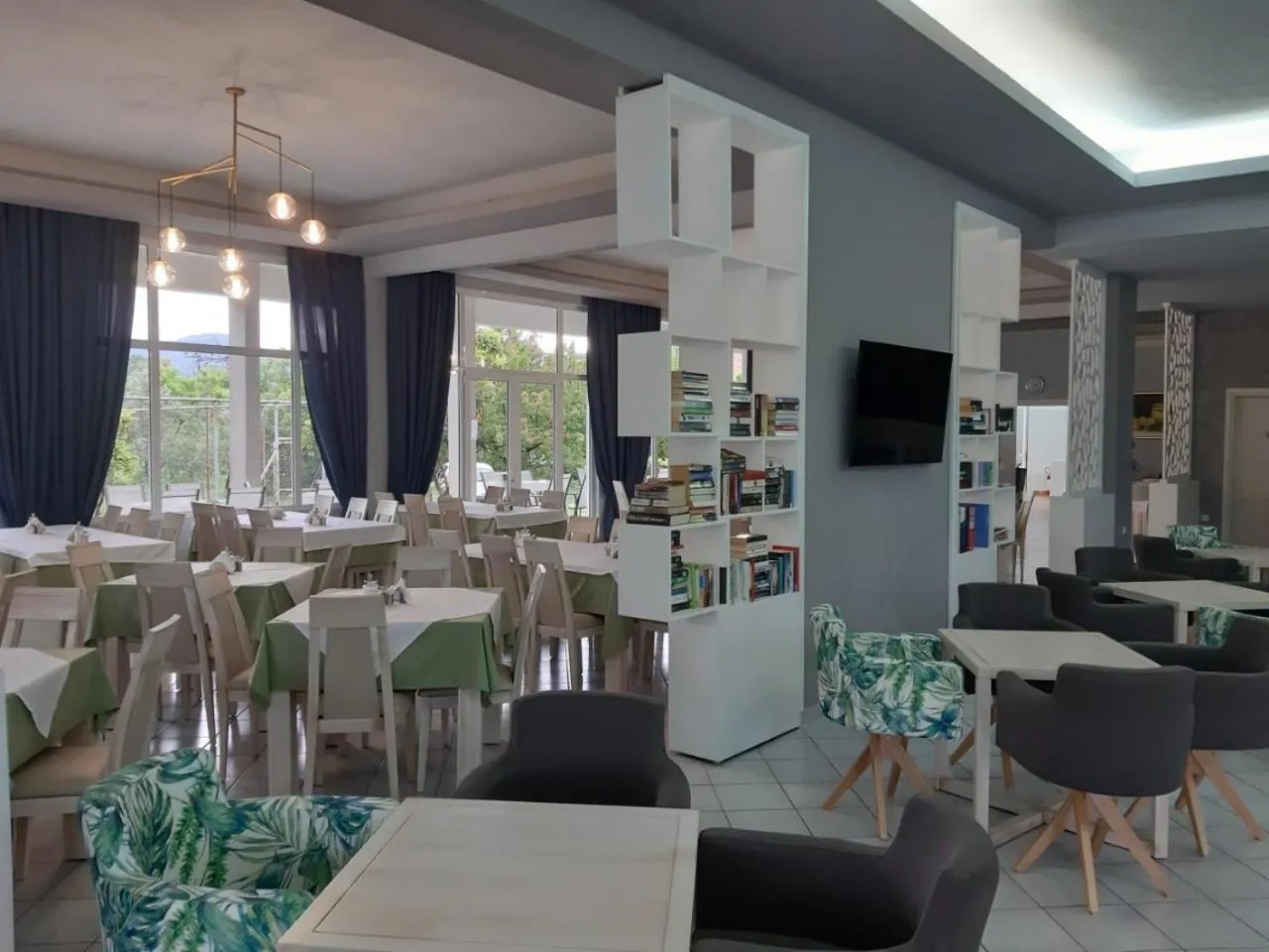 Restaurant/places to eat in Hotel Aethria