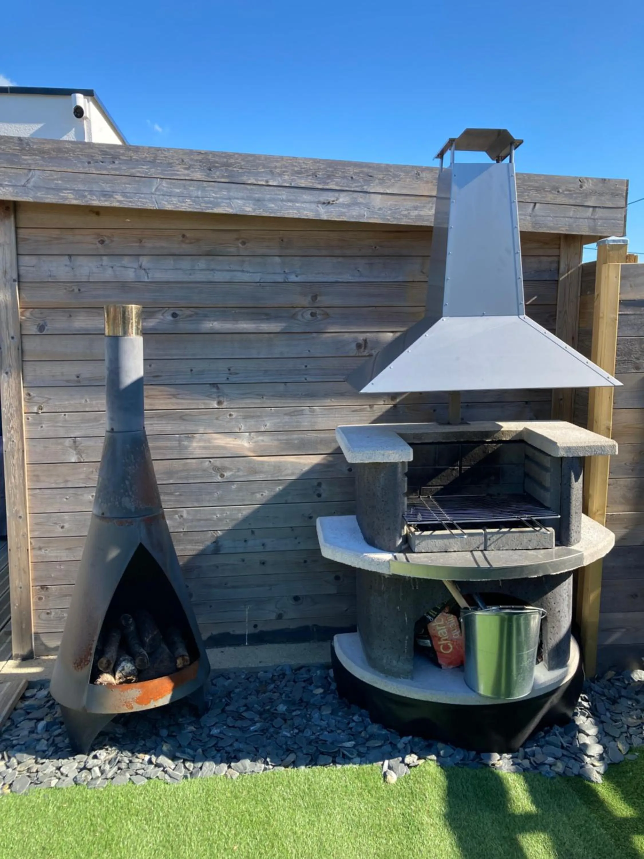 BBQ facilities in Villa Charles & Ashton