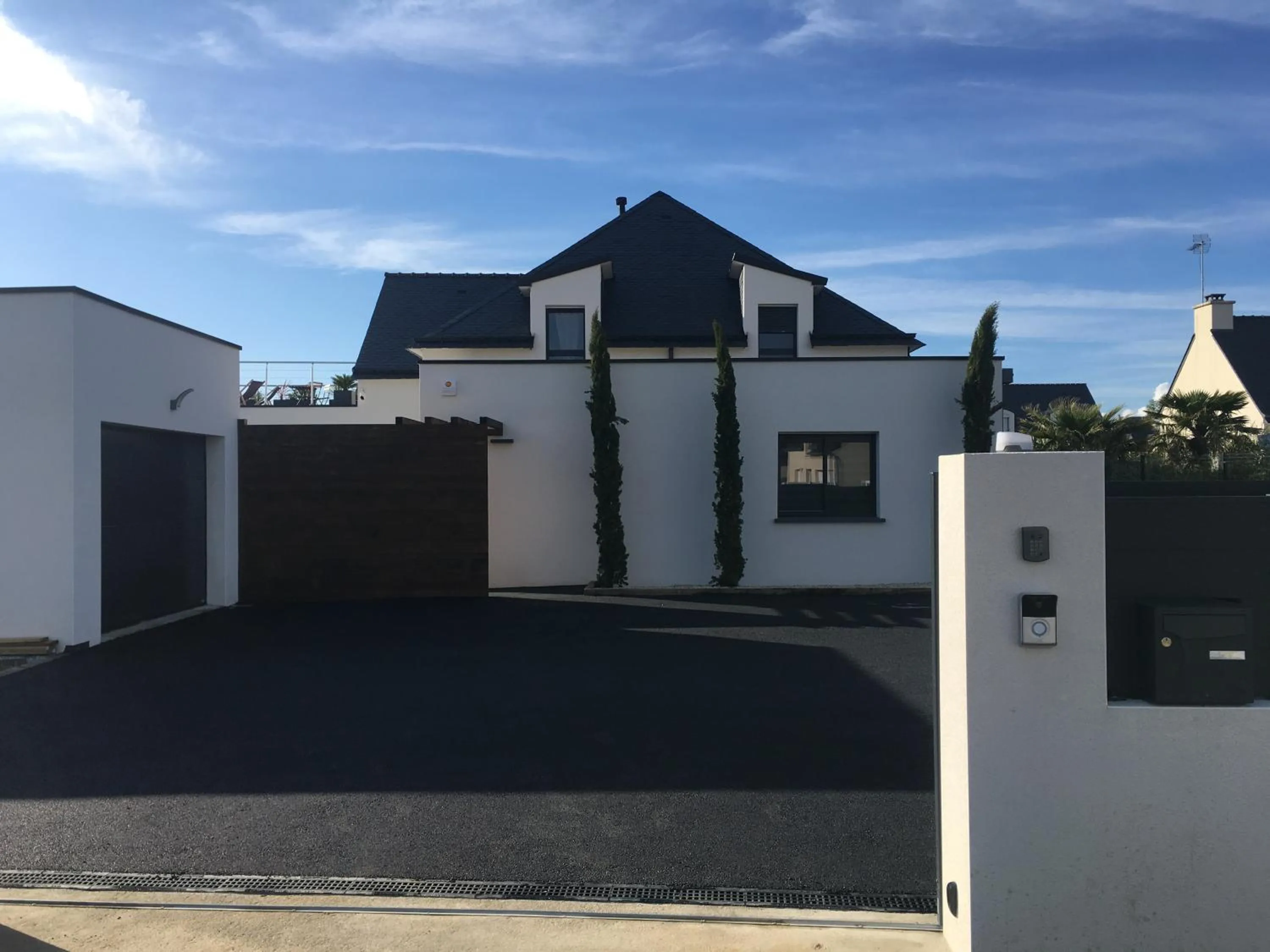 Property building in Villa Charles & Ashton