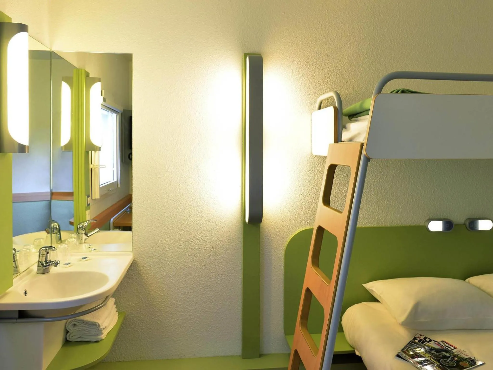 Bedroom, Bed in Ibis Budget Orléans Nord Saran