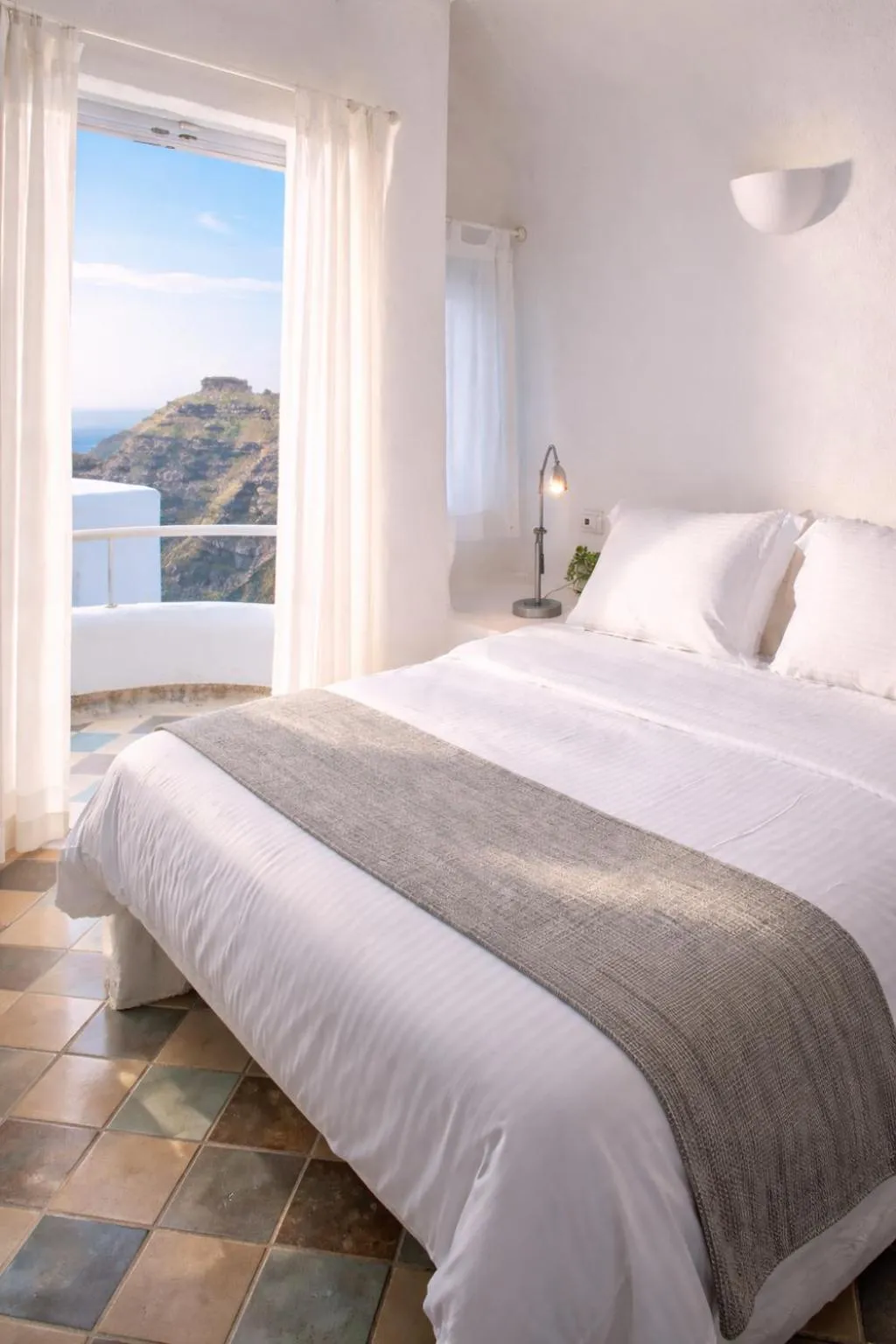 Bed in Ikastikies Suites