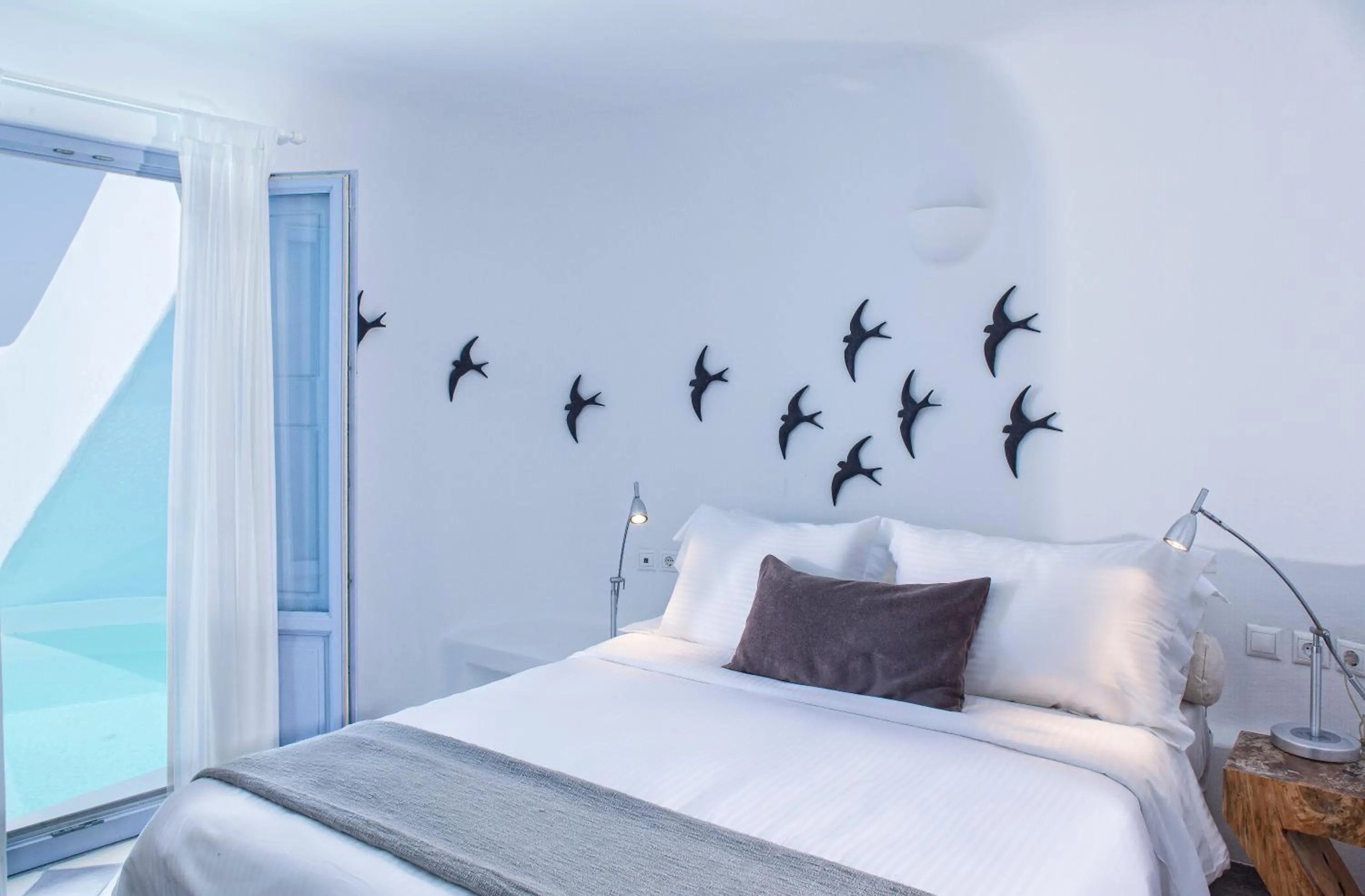 Bed in Ikastikies Suites