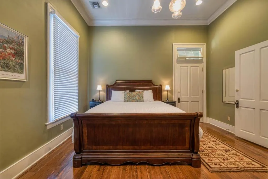 Bed in Fort Conde Inn - Mobile