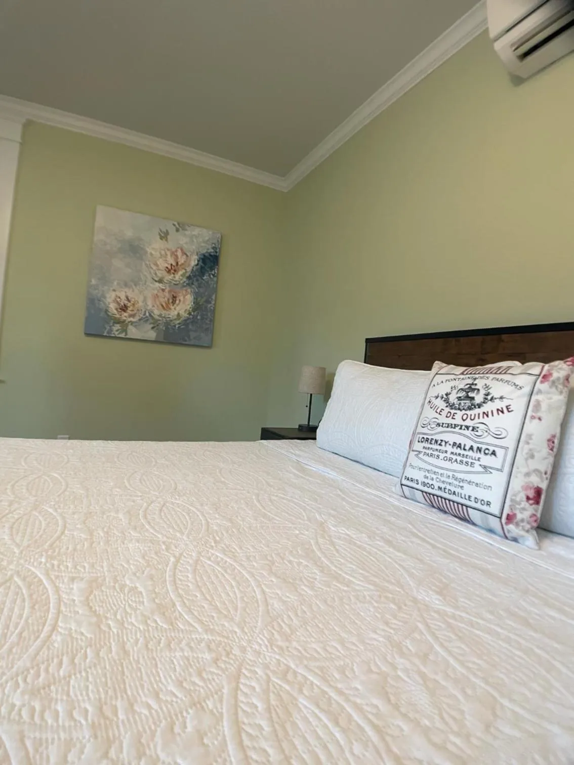 Bed in Fort Conde Inn - Mobile