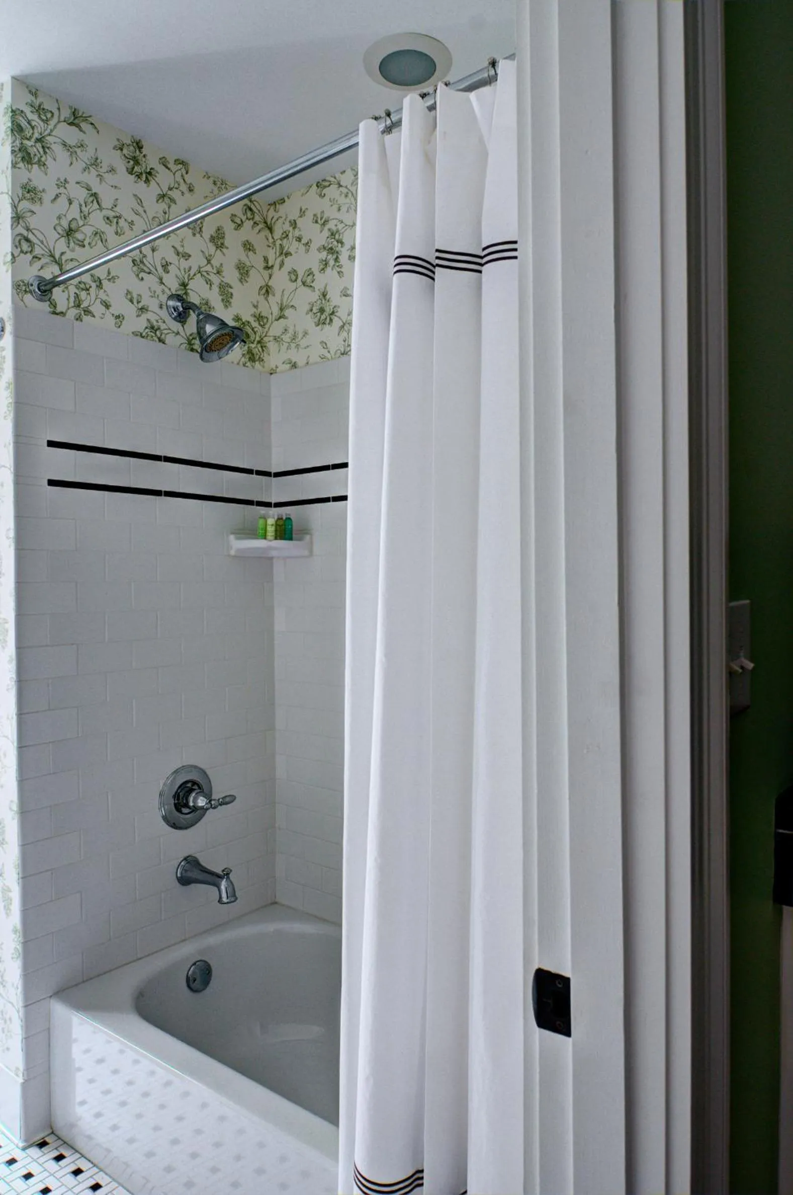 Bathroom in Fort Conde Inn - Mobile