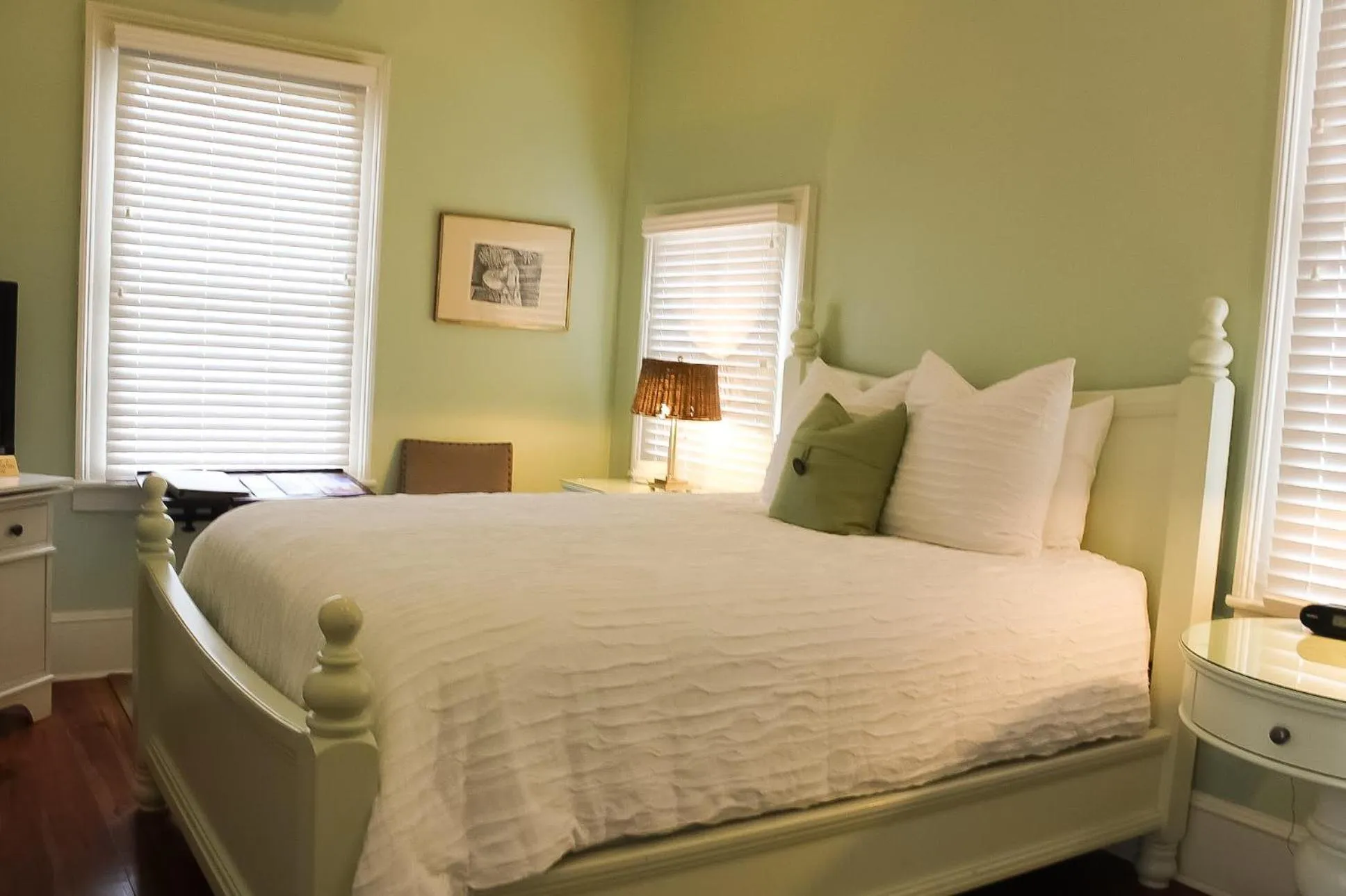 Bed in Fort Conde Inn - Mobile