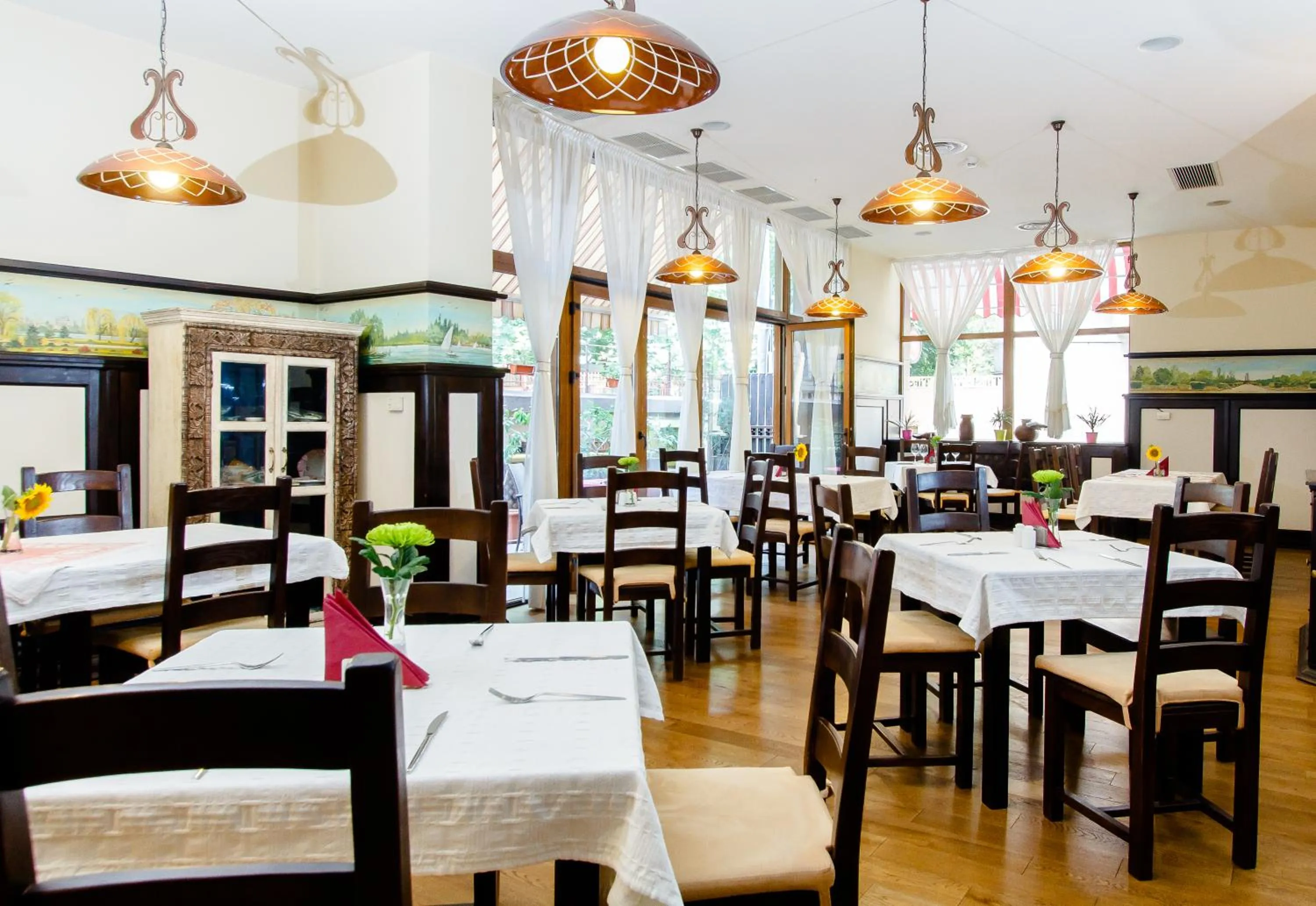 Restaurant/places to eat in International Bucharest City Centre Hotel