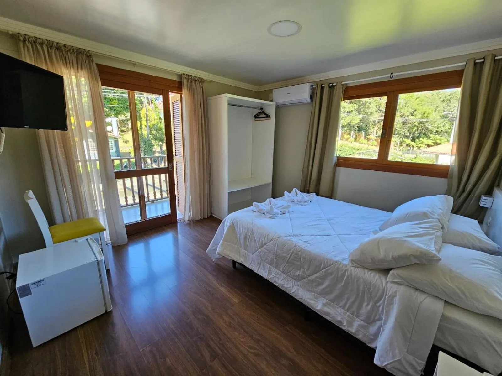 View (from property/room), Bed in Hotel Pousada Cabana da Mata