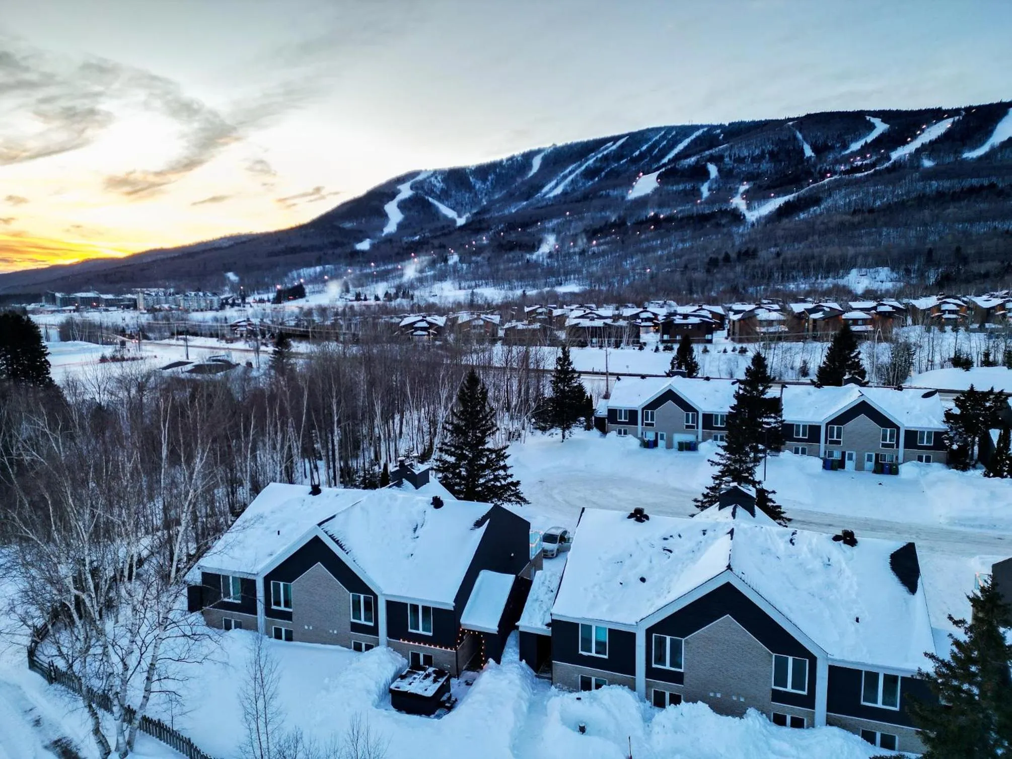 Property building in Chalets Montmorency Mont-Sainte-Anne