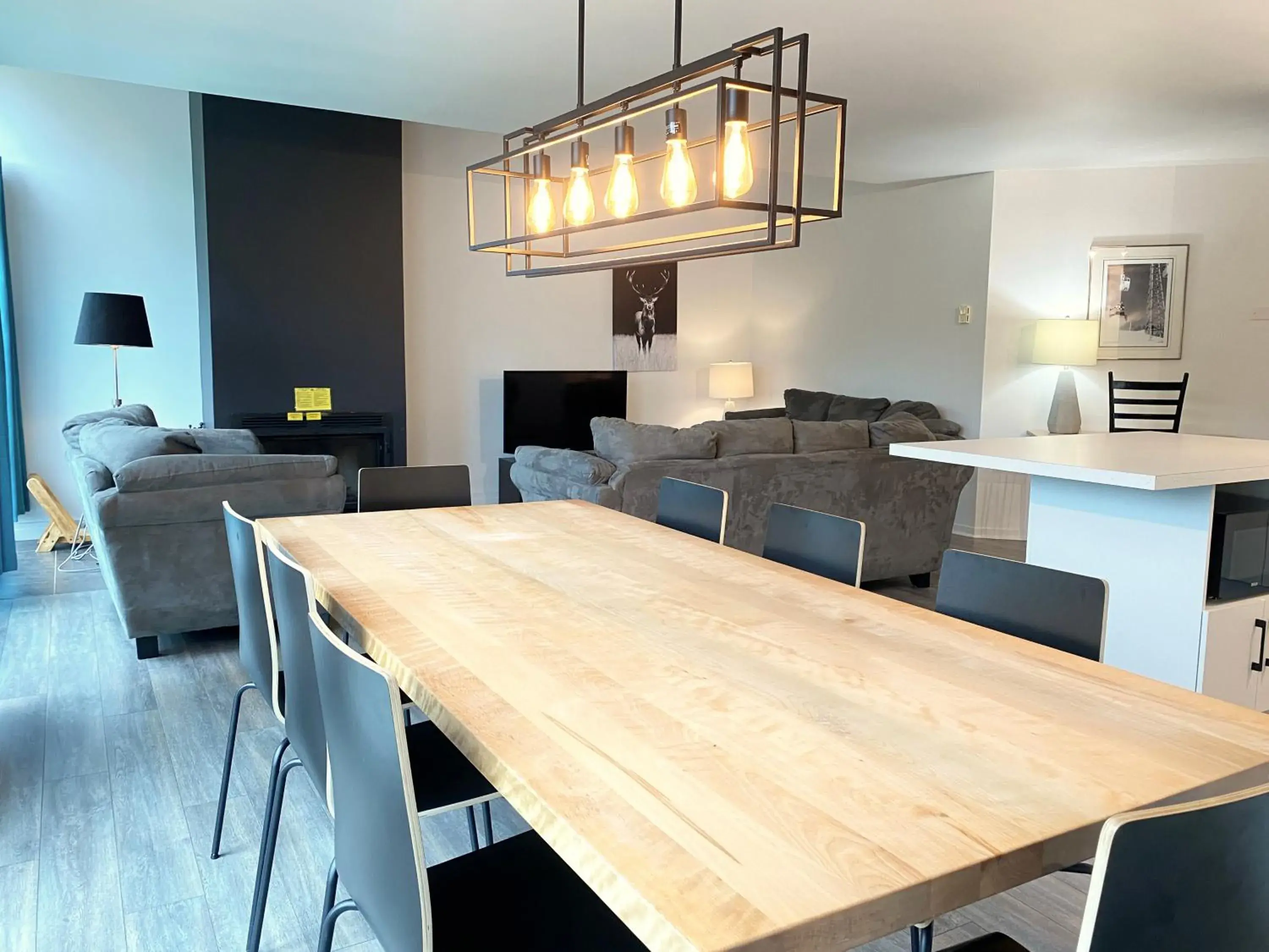 Four-Bedroom Villa in Chalets Montmorency Mont-Sainte-Anne Four-Bedroom Villa in Chalets Montmorency Mont-Sainte-Anne