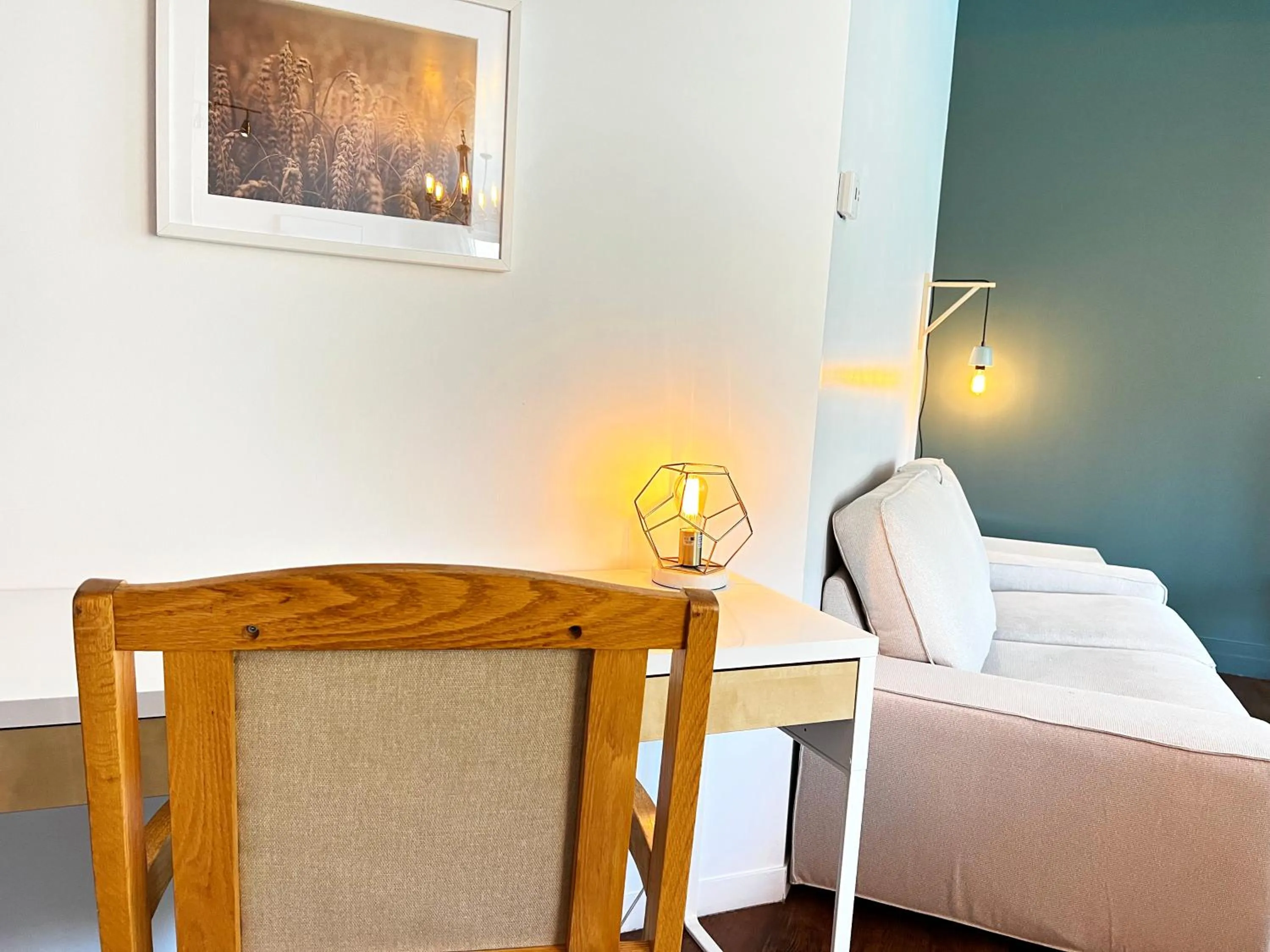 Seating area, Bed in Chalets Montmorency Mont-Sainte-Anne