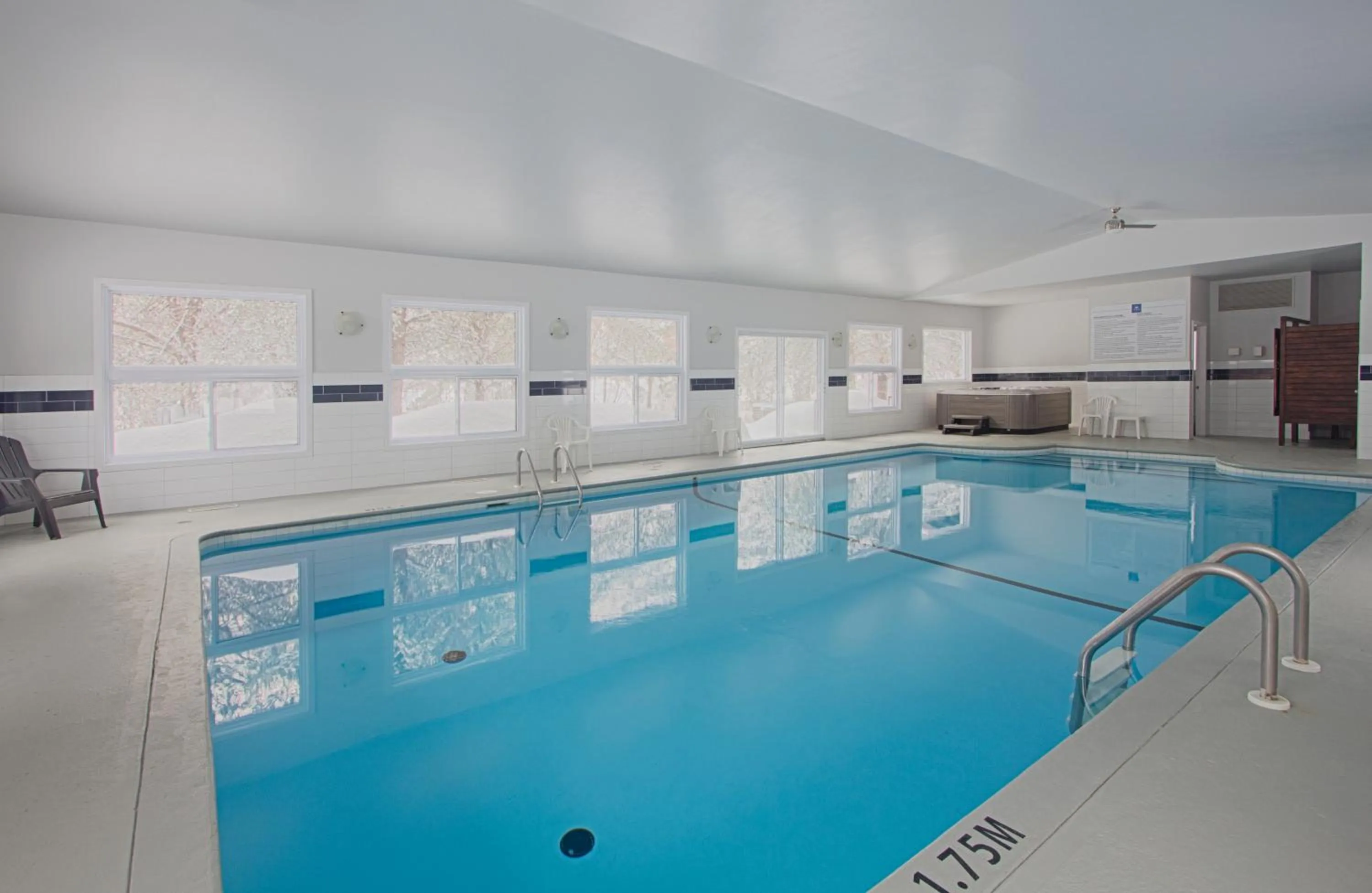 Swimming pool in Chalets Montmorency Mont-Sainte-Anne