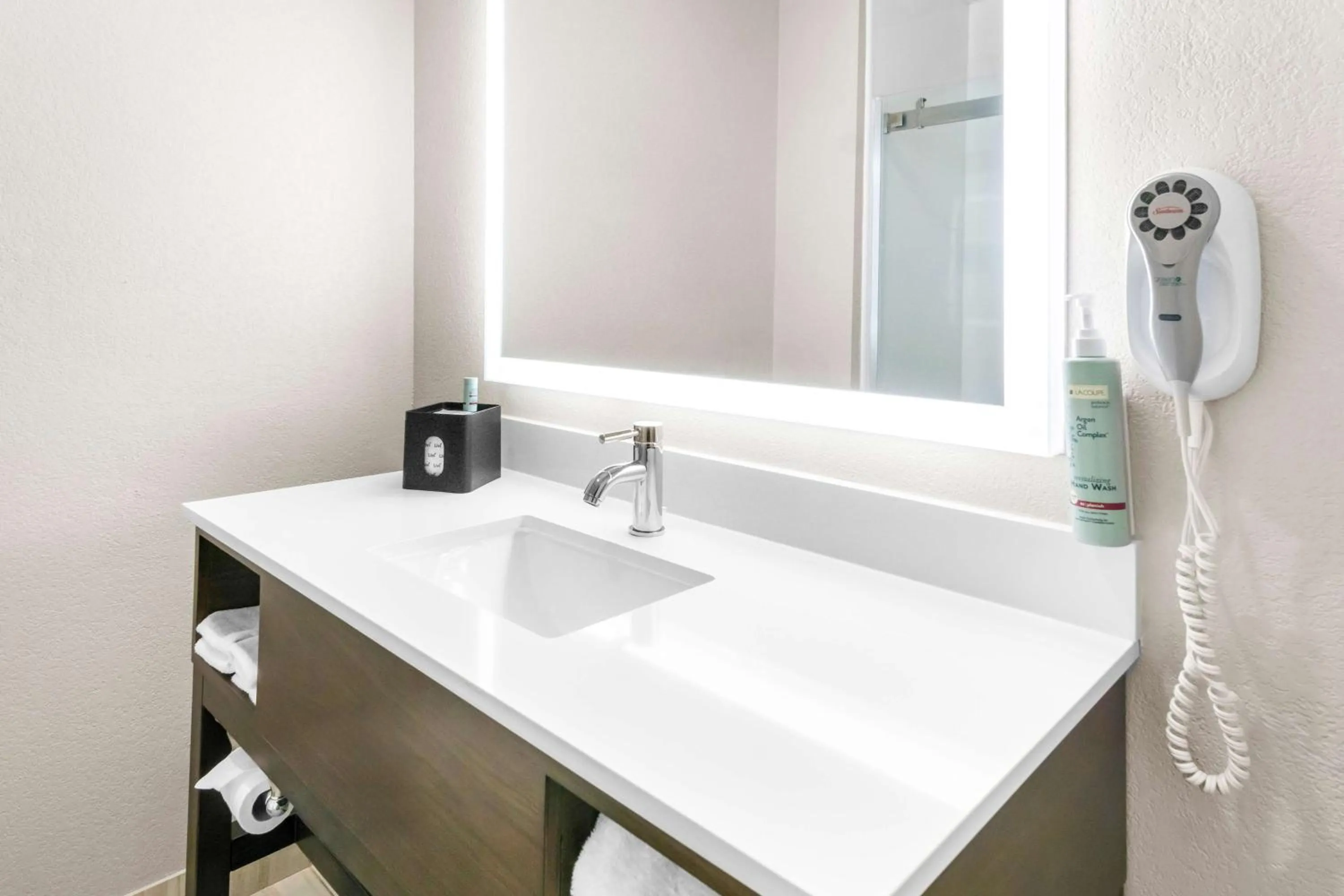 Bathroom in Best Western Abilene Inn & Suites