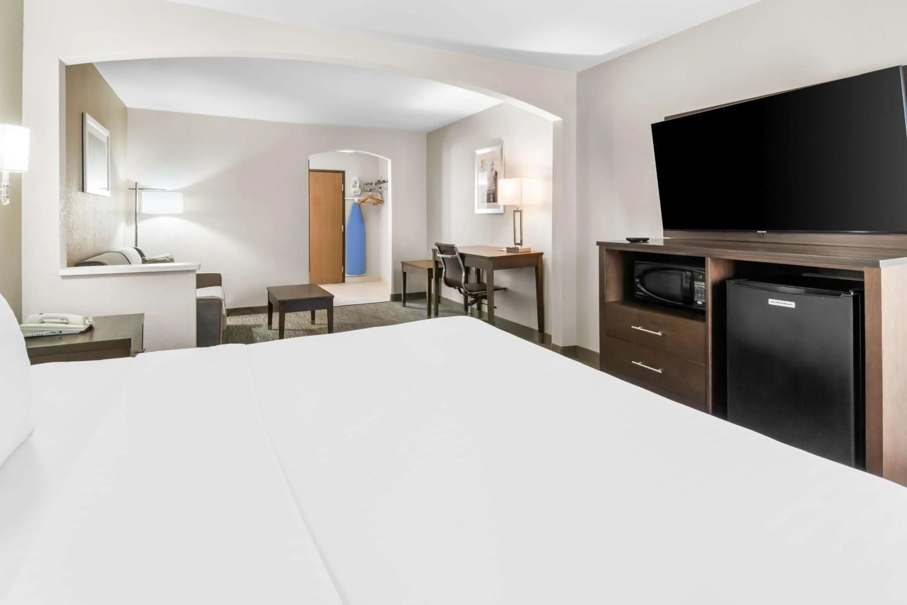 Photo of the whole room, Bed in Best Western Abilene Inn & Suites