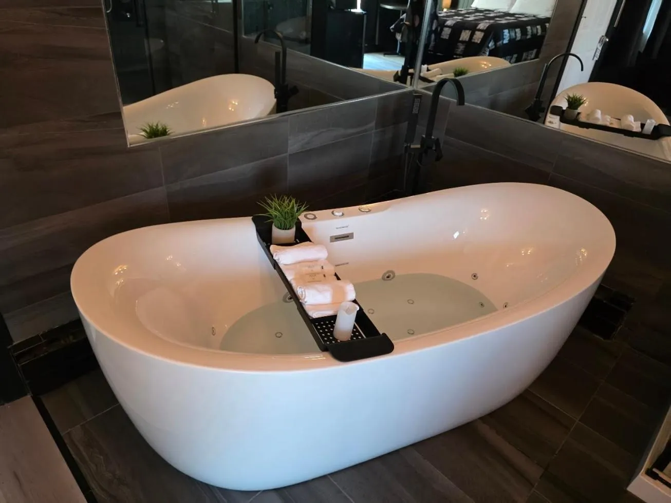 Hot Tub in Motel Rimouski