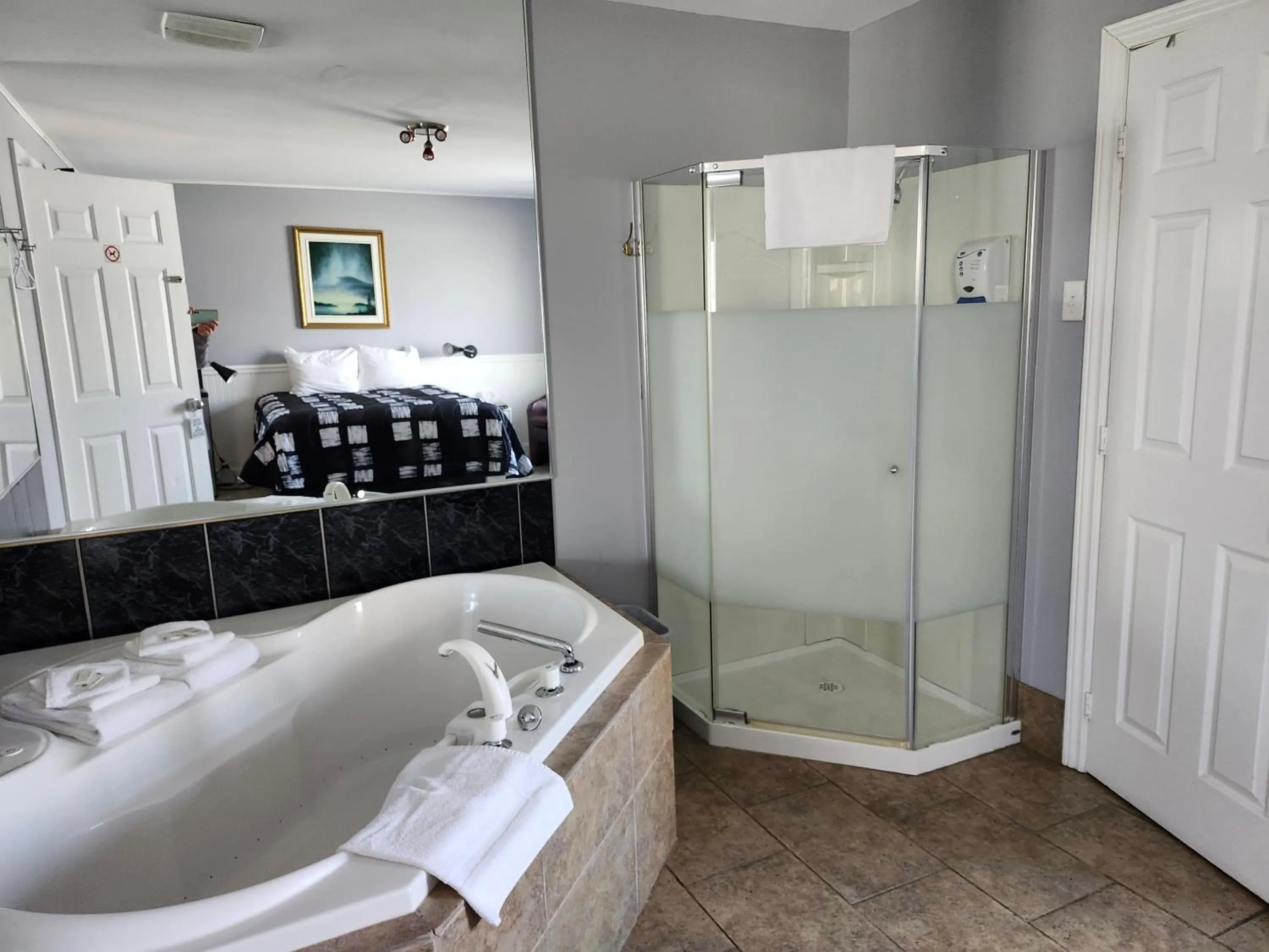 Shower in Motel Rimouski