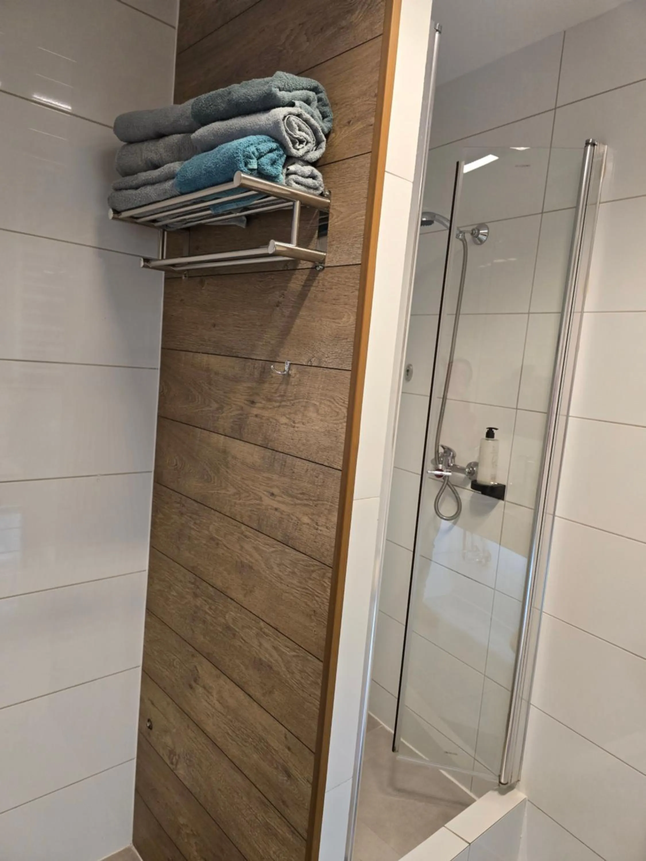 Shower in Eldom-NOCLEGI, Kolejowa 15 Wągrowiec