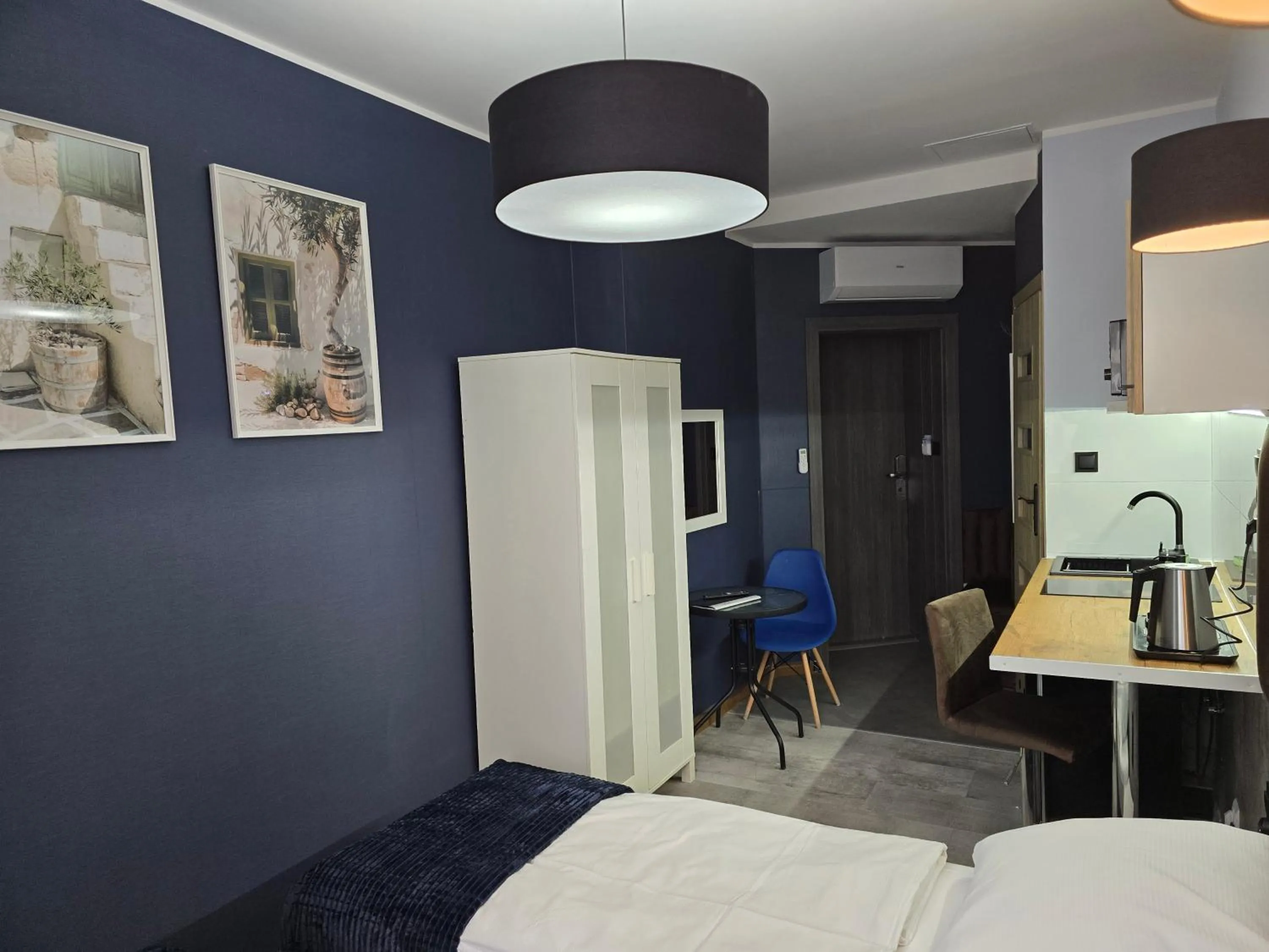 Bed in Eldom-NOCLEGI, Kolejowa 15 Wągrowiec