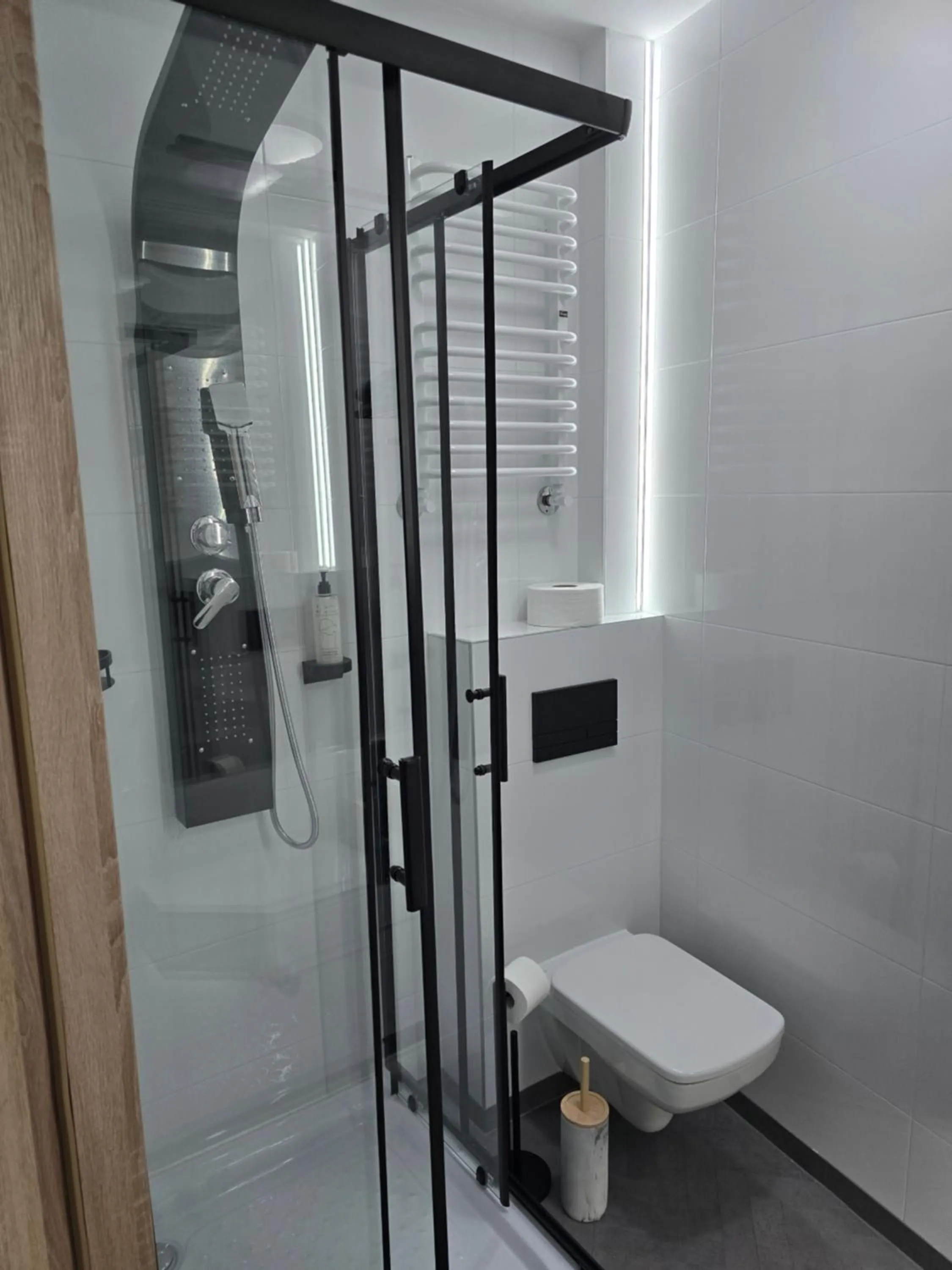 Shower in Eldom-NOCLEGI, Kolejowa 15 Wągrowiec