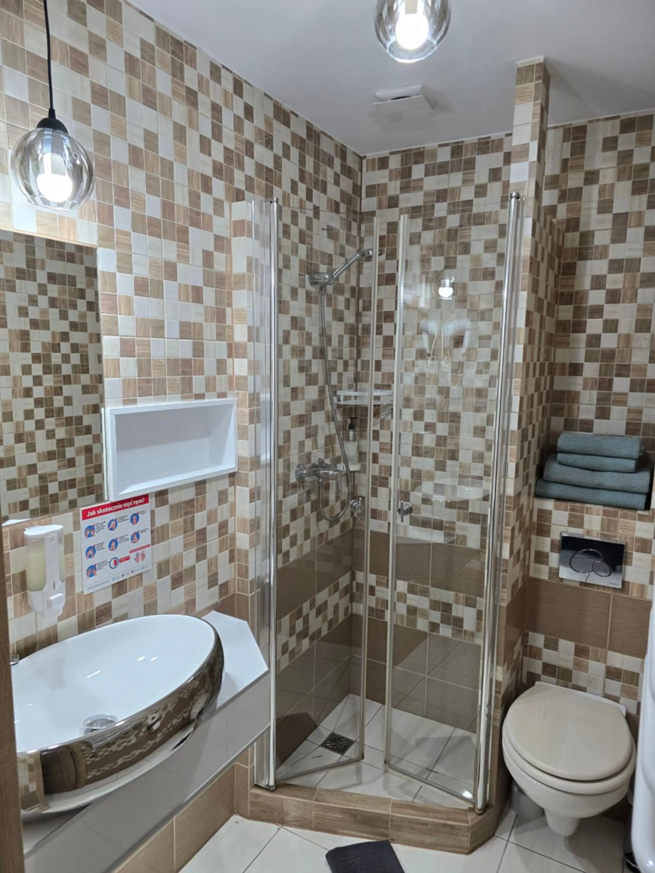 Shower in Eldom-NOCLEGI, Kolejowa 15 Wągrowiec