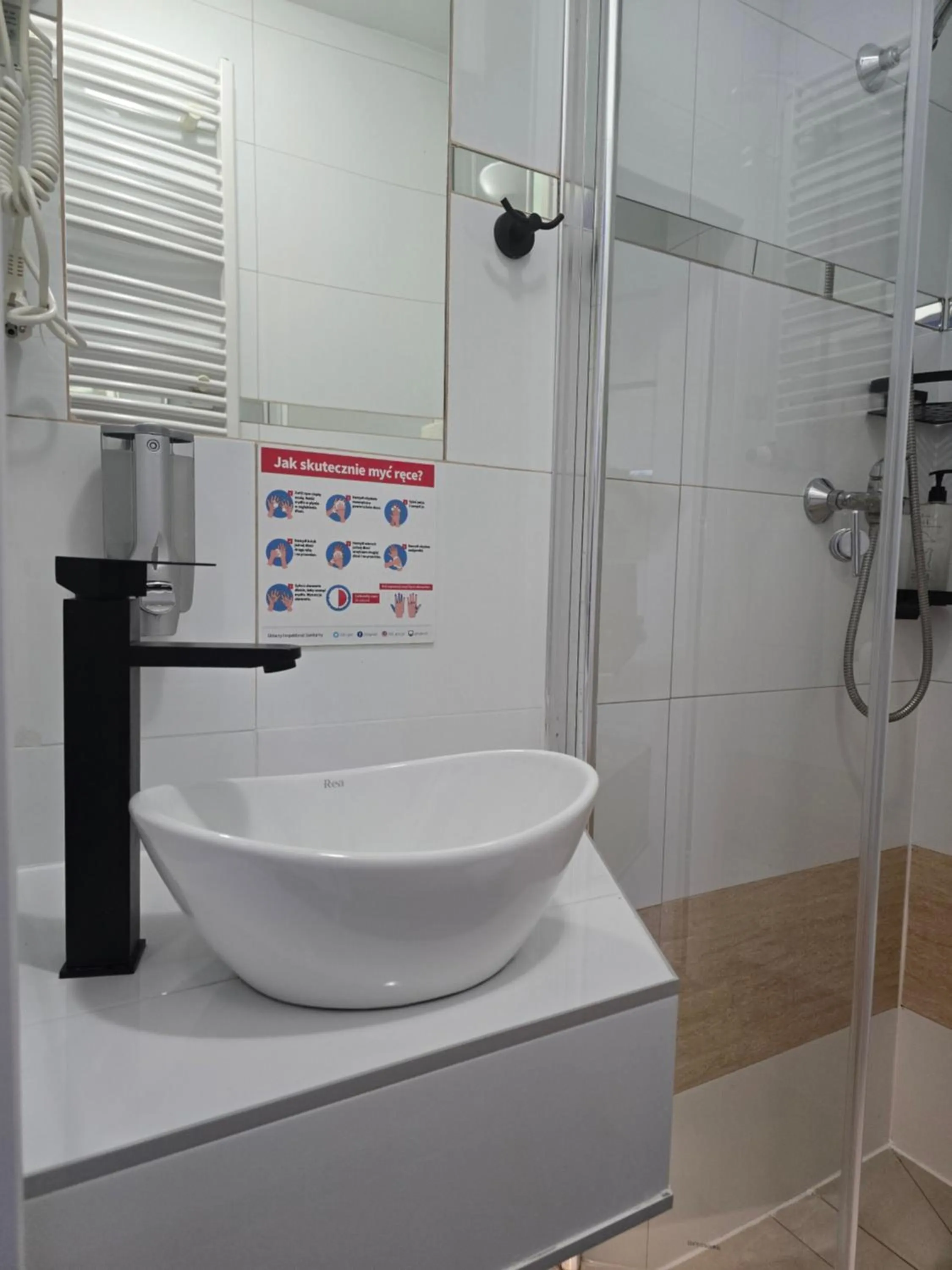 Shower in Eldom-NOCLEGI, Kolejowa 15 Wągrowiec