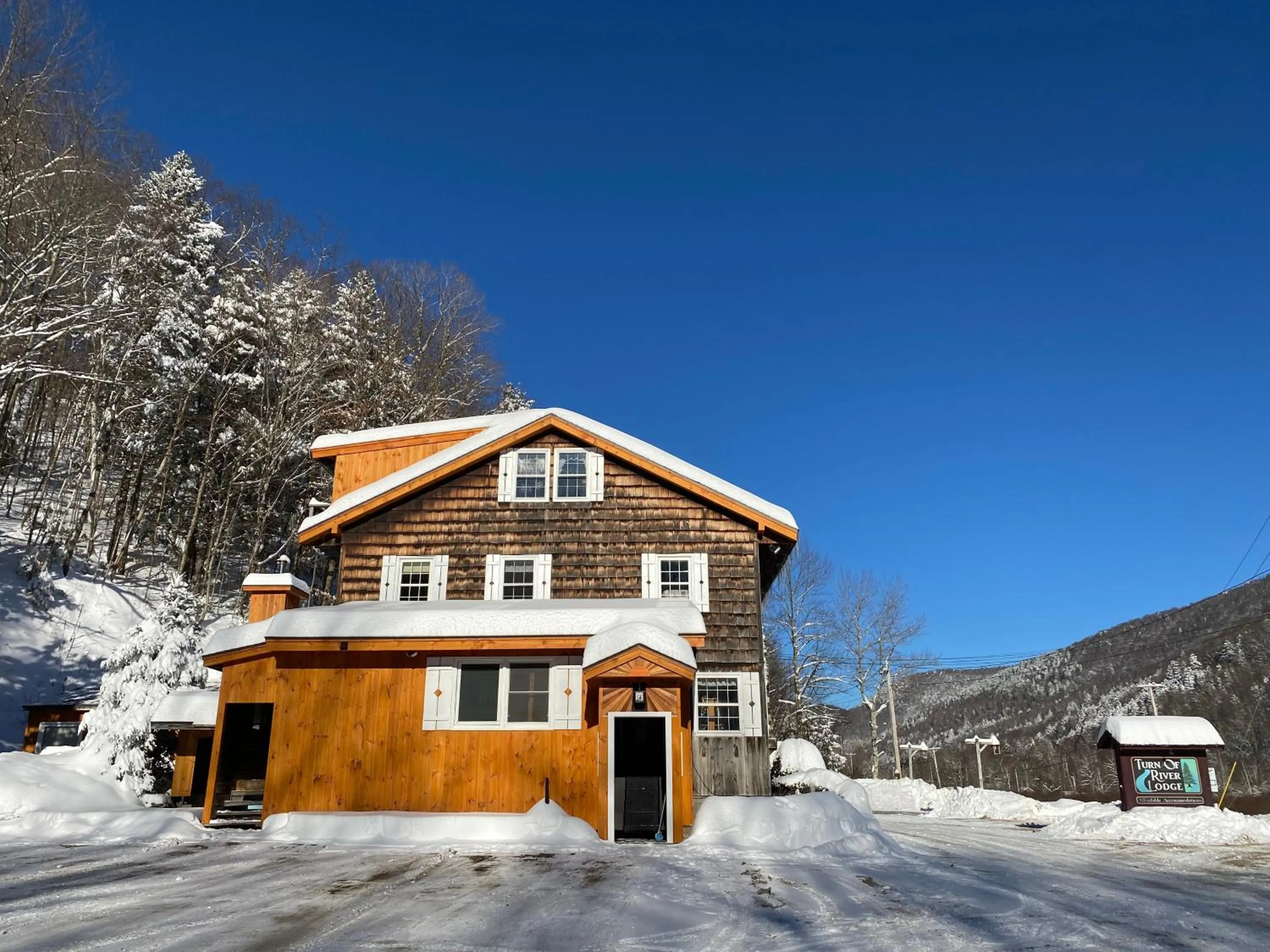 Property building in Turn of River Lodge