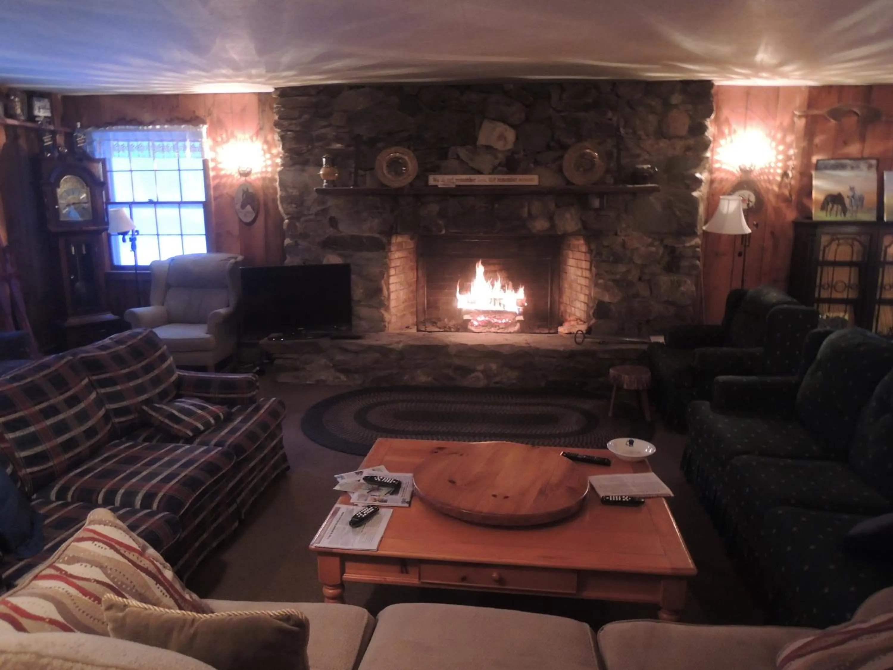 Communal lounge/ TV room in Turn of River Lodge