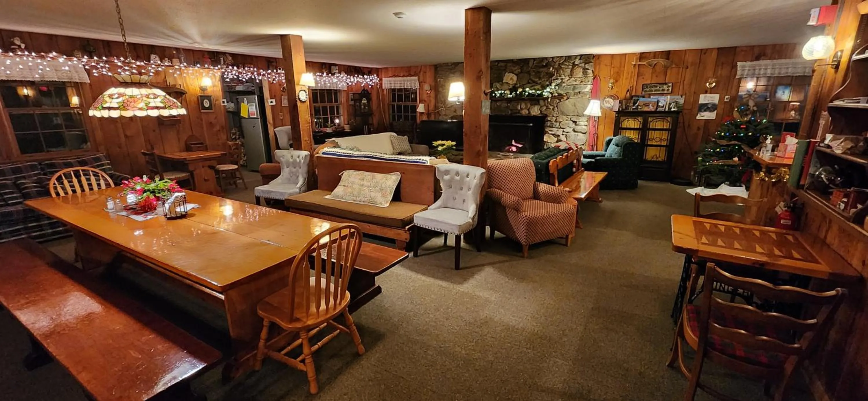 Communal lounge/ TV room in Turn of River Lodge